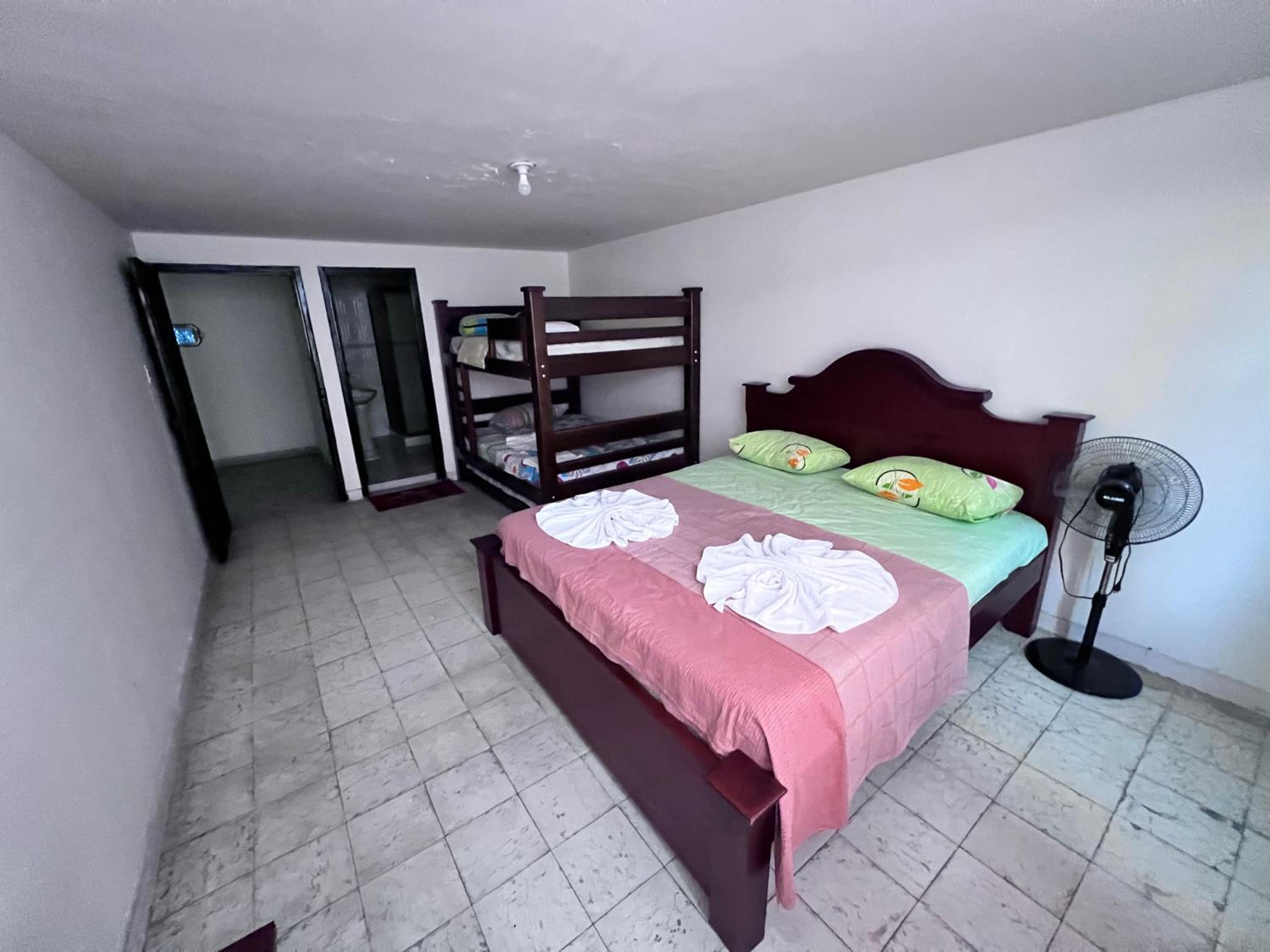 Zona Rosa Barrio Granada - Apartamento grande y cómodo - Cozy large apartment Near tourist attractions
