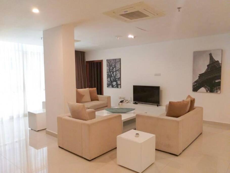 Platinum One Private Apartment Luxury Living in Colombo 3 view 3