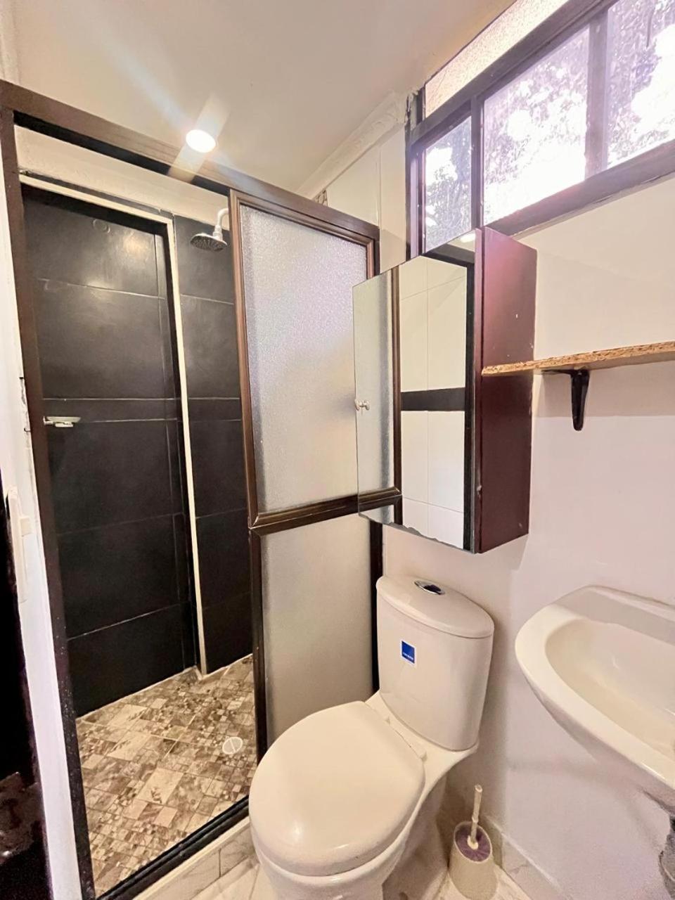 Hermosa Casa de 2 niveles con Bbq