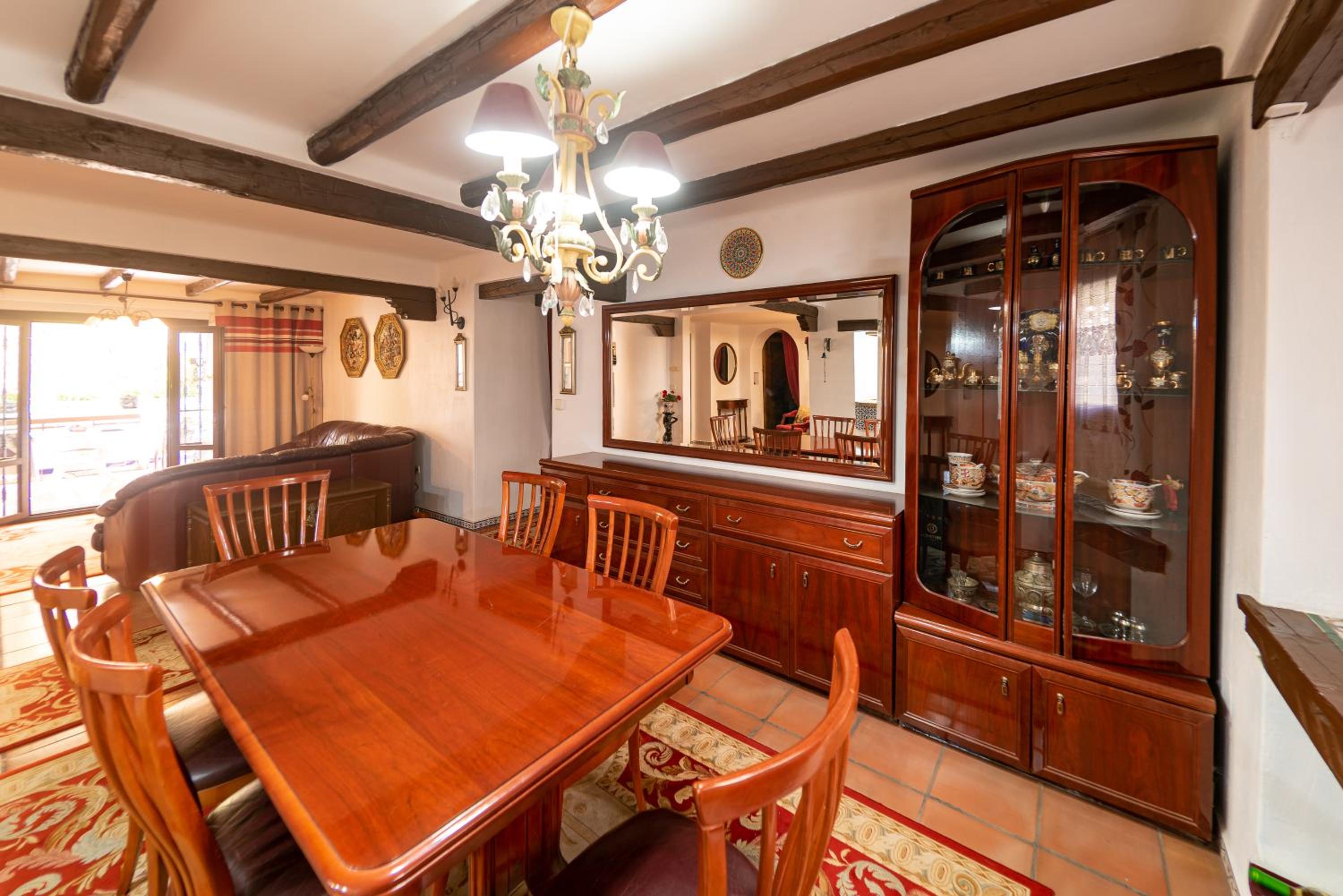 Comfortable spacious Family House, large terrace and garden, Beach and Bars view 5