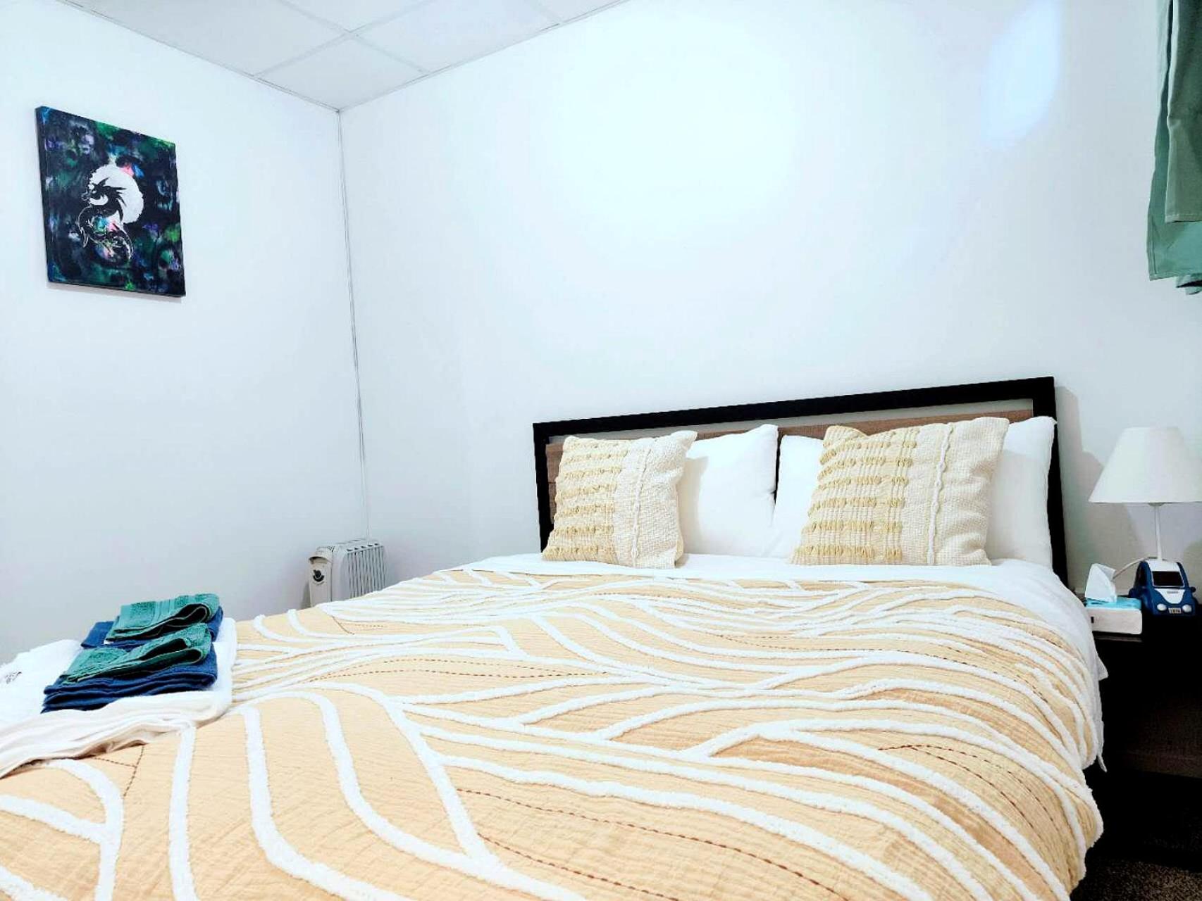 2 bedroom guest suite in North shore view 4