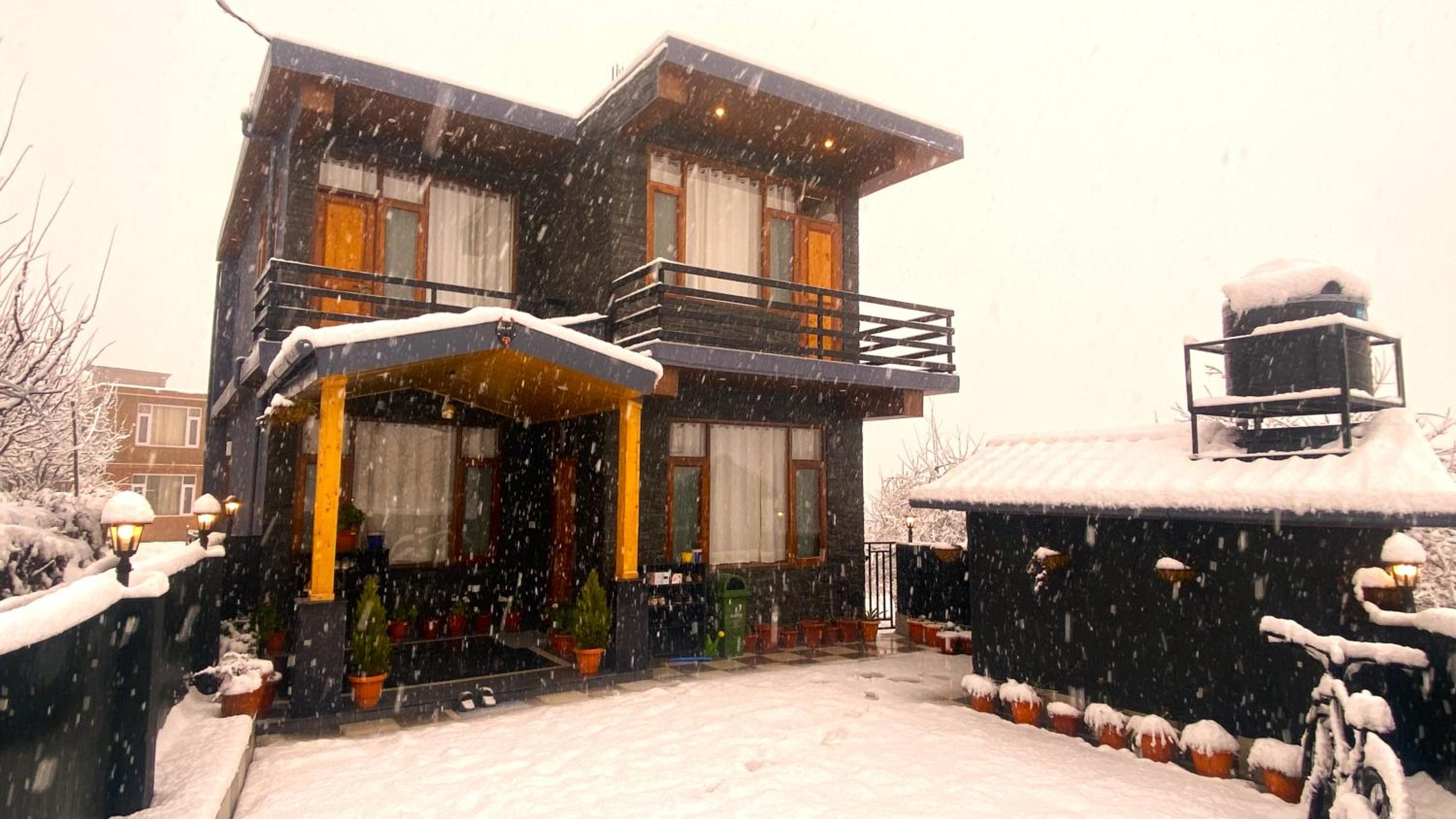 Nisarg Inn