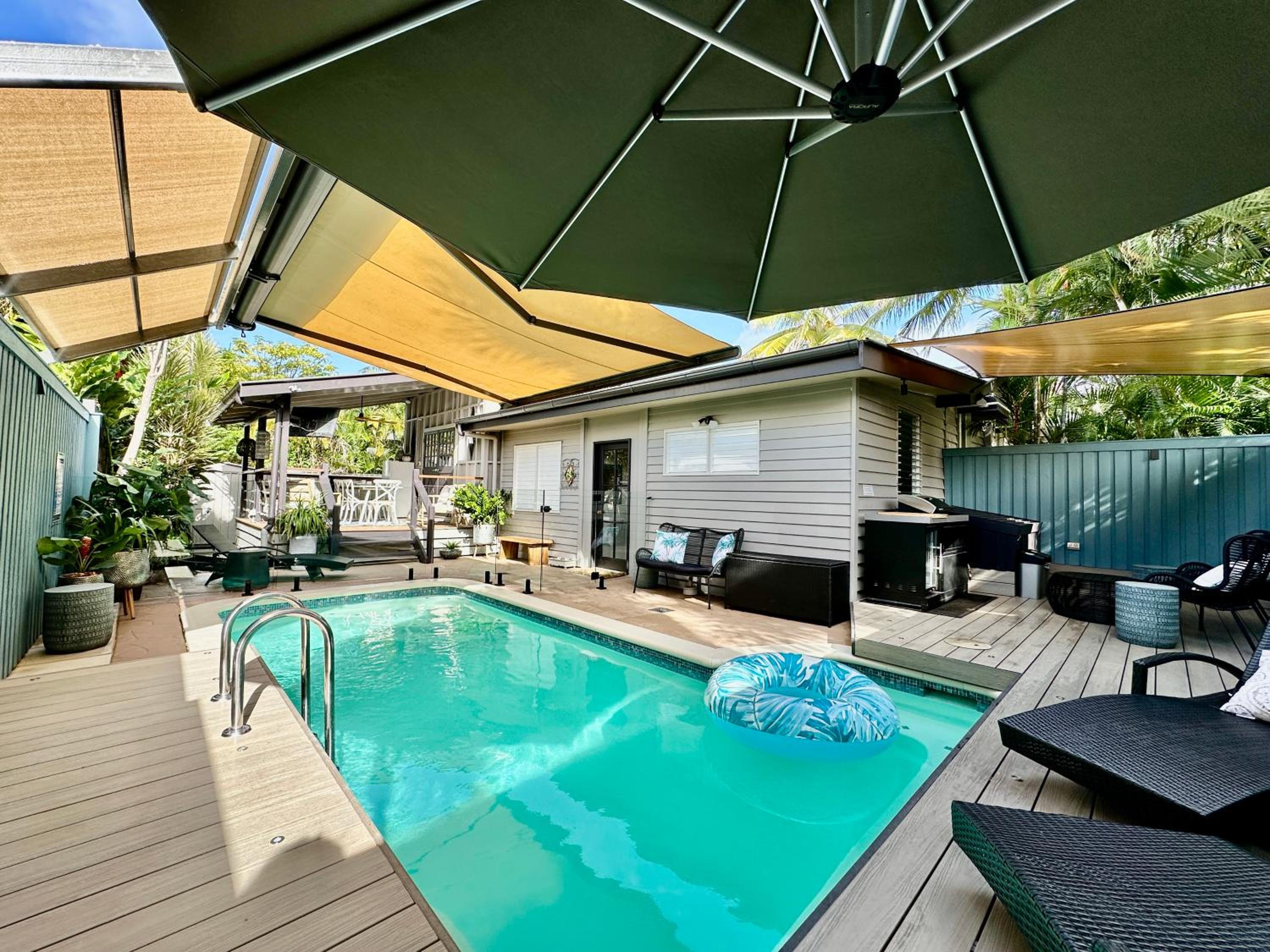 Sweet Creek Cottage, Palm Cove, 200m to Beach, Heated Pool, Pets