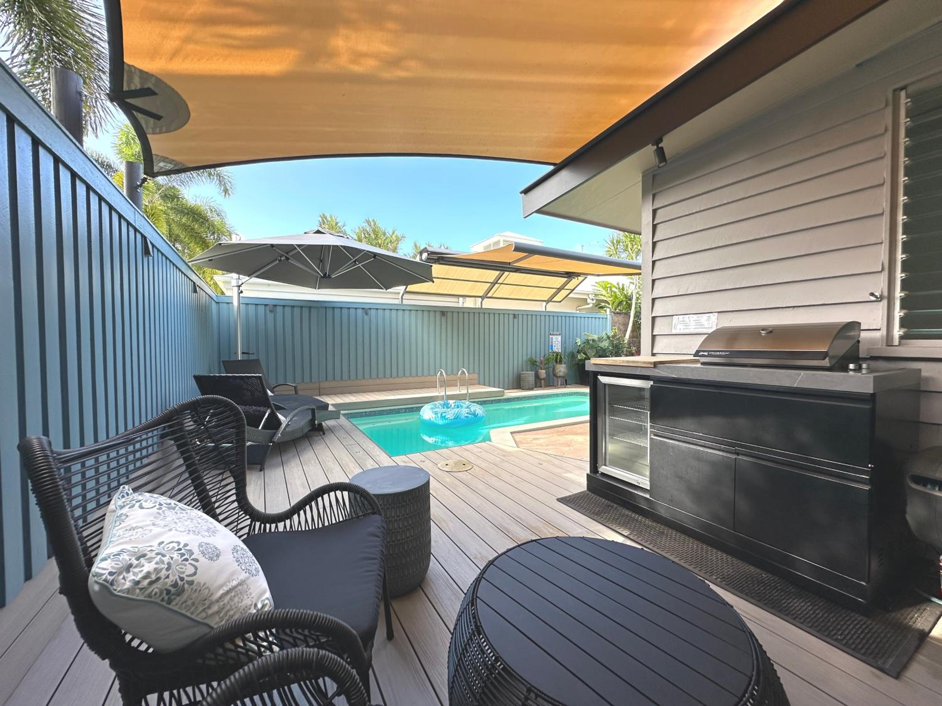 Sweet Creek Cottage, Palm Cove, 200m to Beach, Heated Pool, Pets