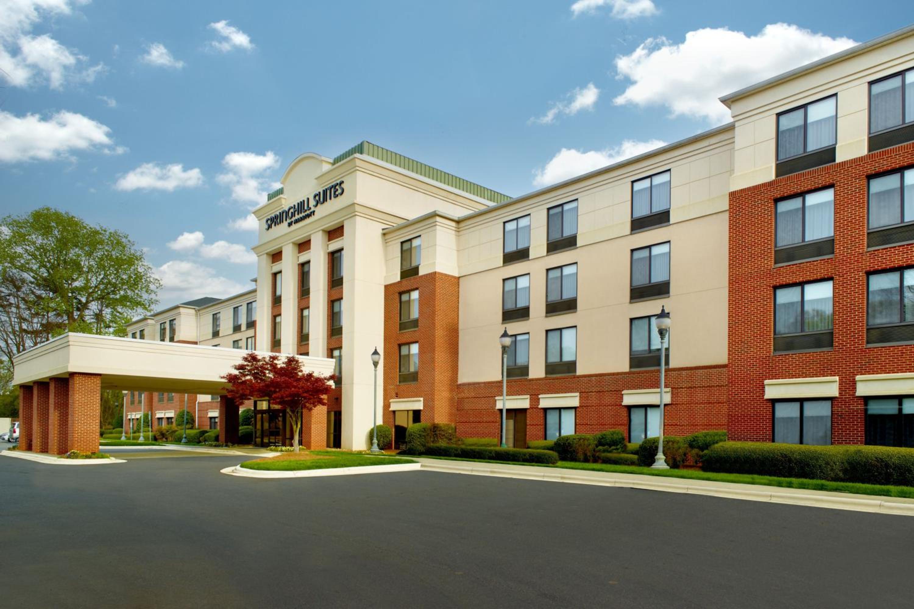 Hotel SpringHill Suites Charlotte University Research Park - Image 1