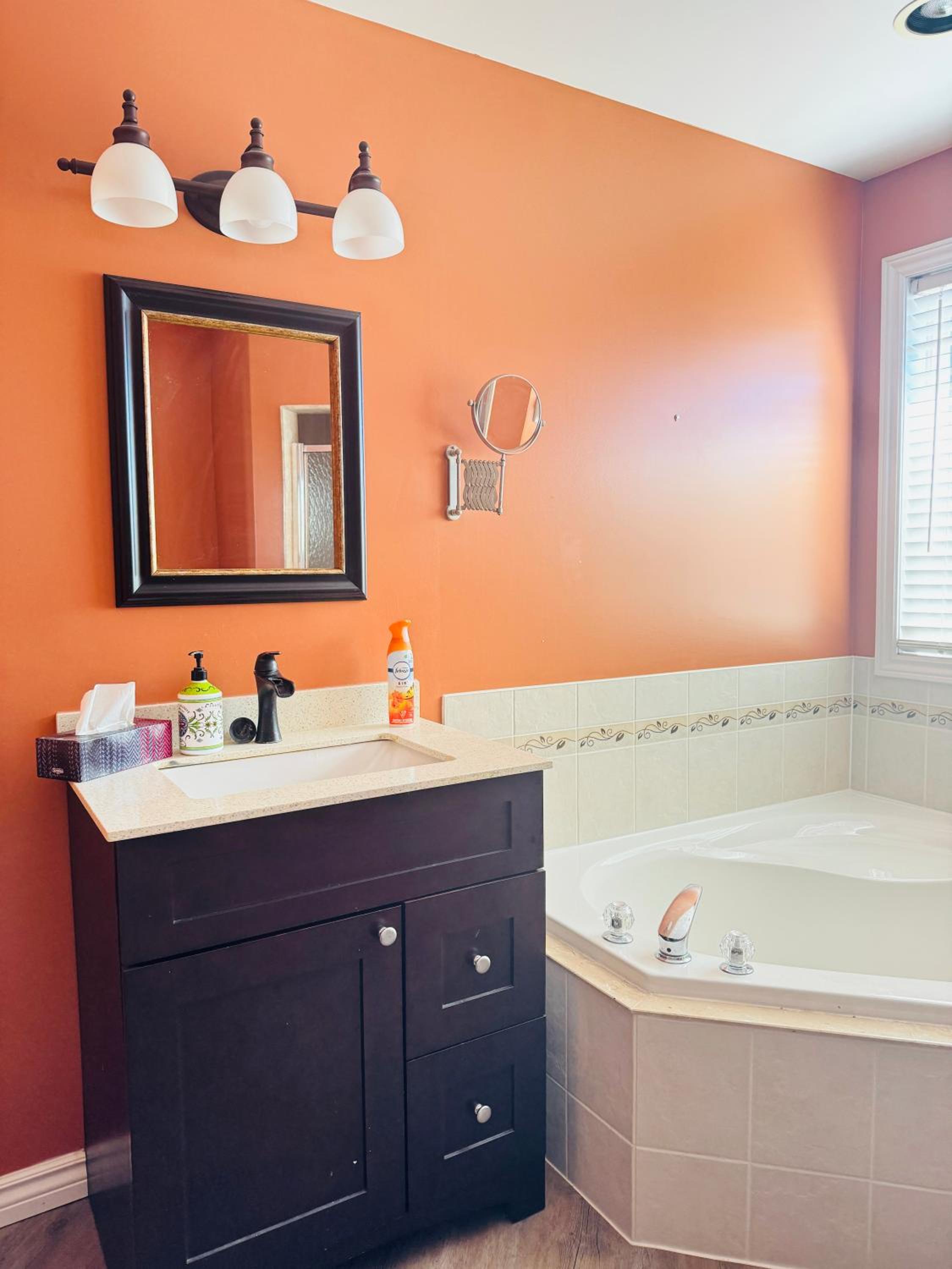 Spacious 4-Bedroom Home in Desirable Barrie Neighborhood
