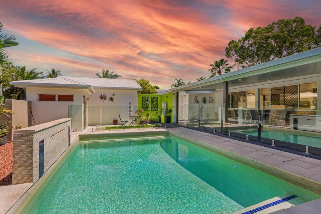 Trinity Beach Vacations - Trinity Beach Stunner - Tropical Entertainer - Property Image 9