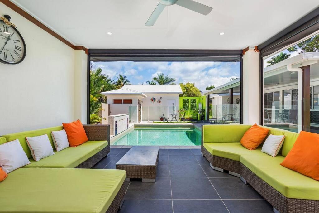 Trinity Beach Vacations - Trinity Beach Stunner - Tropical Entertainer - Property Image 1