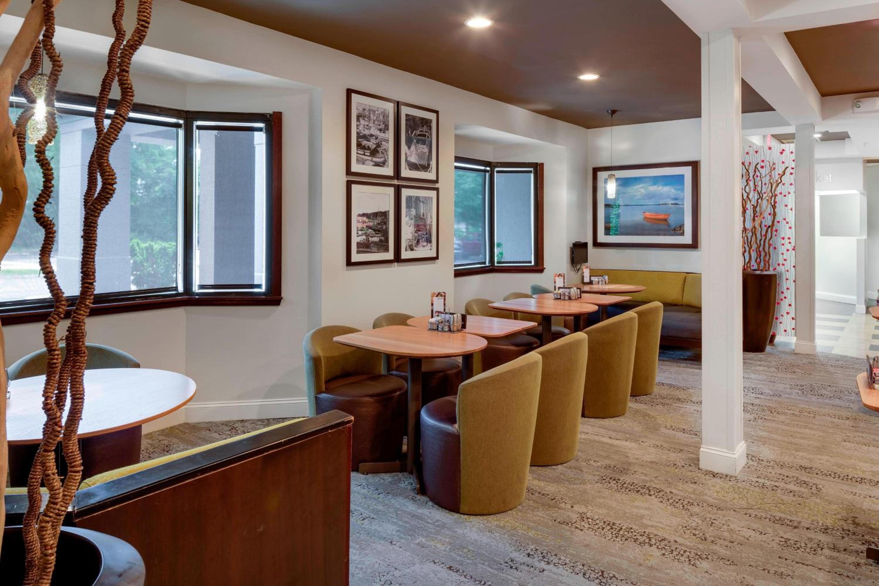 Portsmouth Vacations - Courtyard by Marriott Portsmouth - Property Image 8