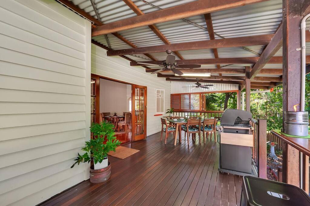 Masterfully Restored Queenslander Near Esplanade