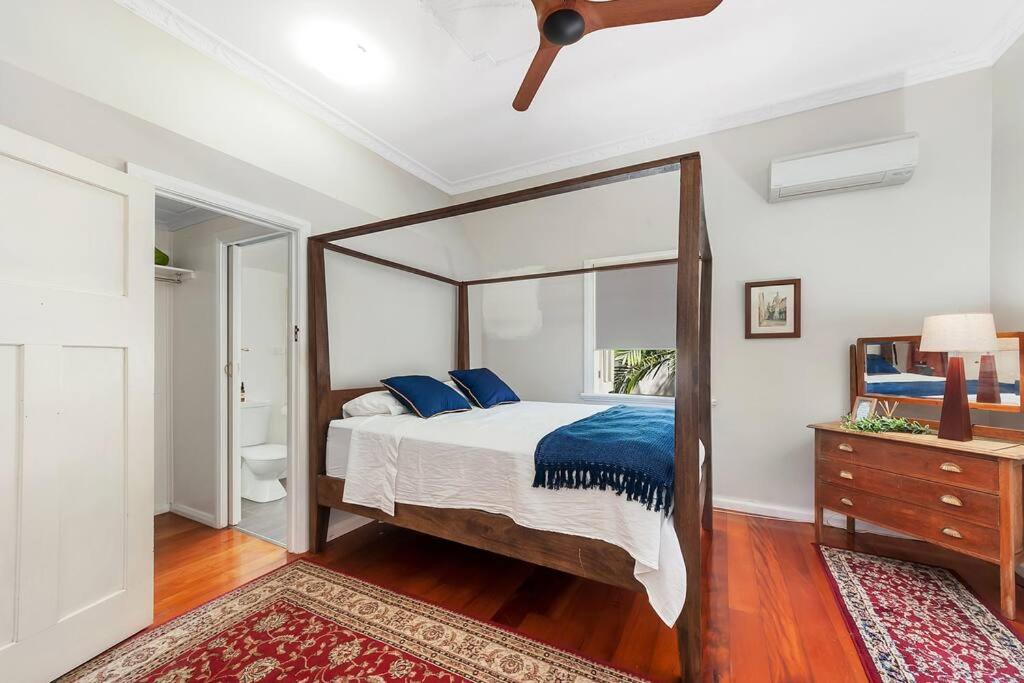 Masterfully Restored Queenslander Near Esplanade