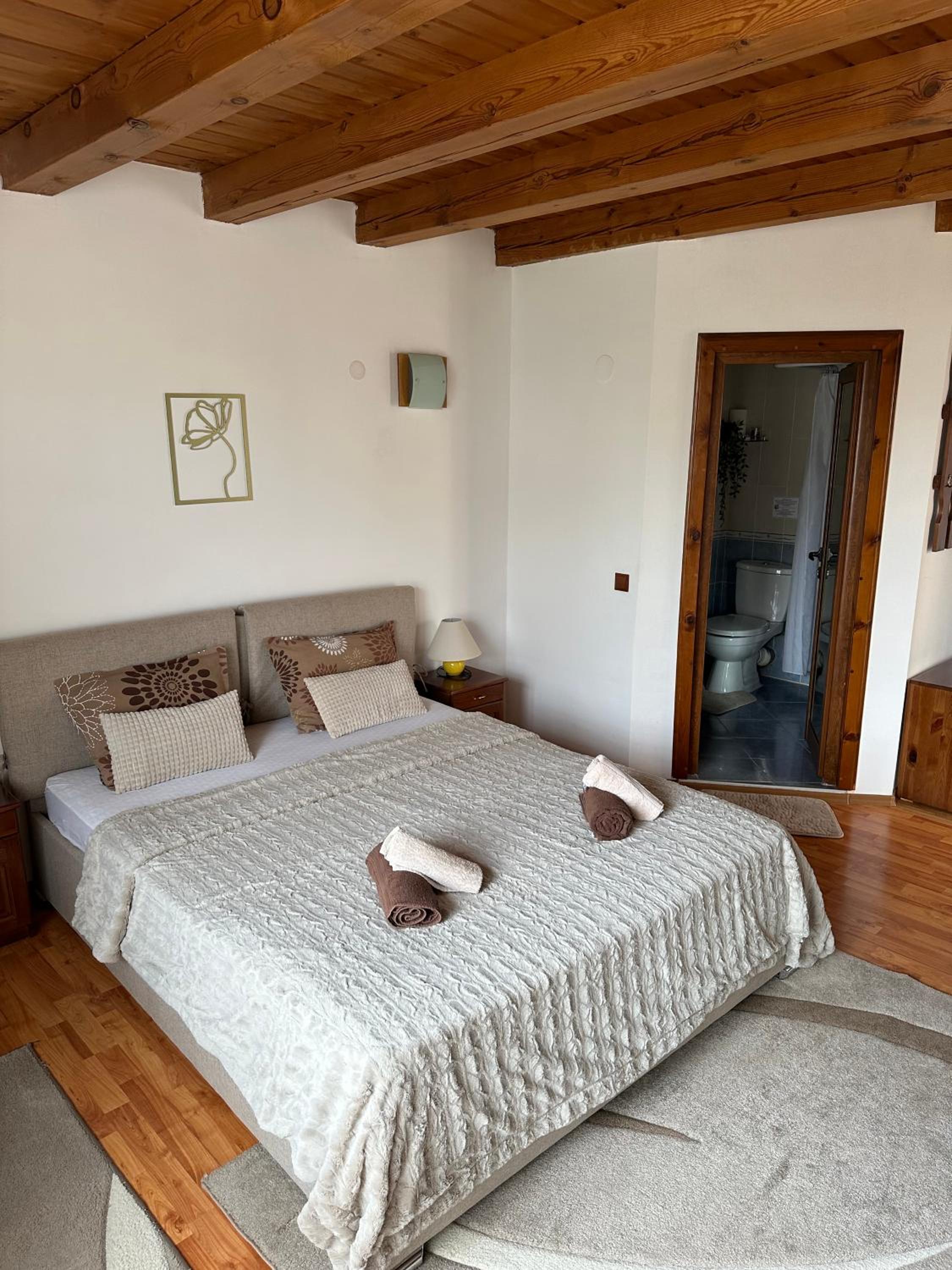 NIKI HOUSE