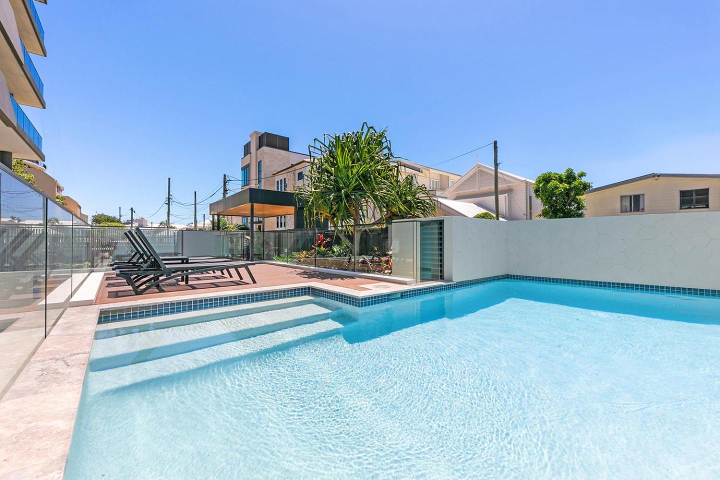 5th Floor Beachside Ocean View with Wi-Fi, Pool and Gym