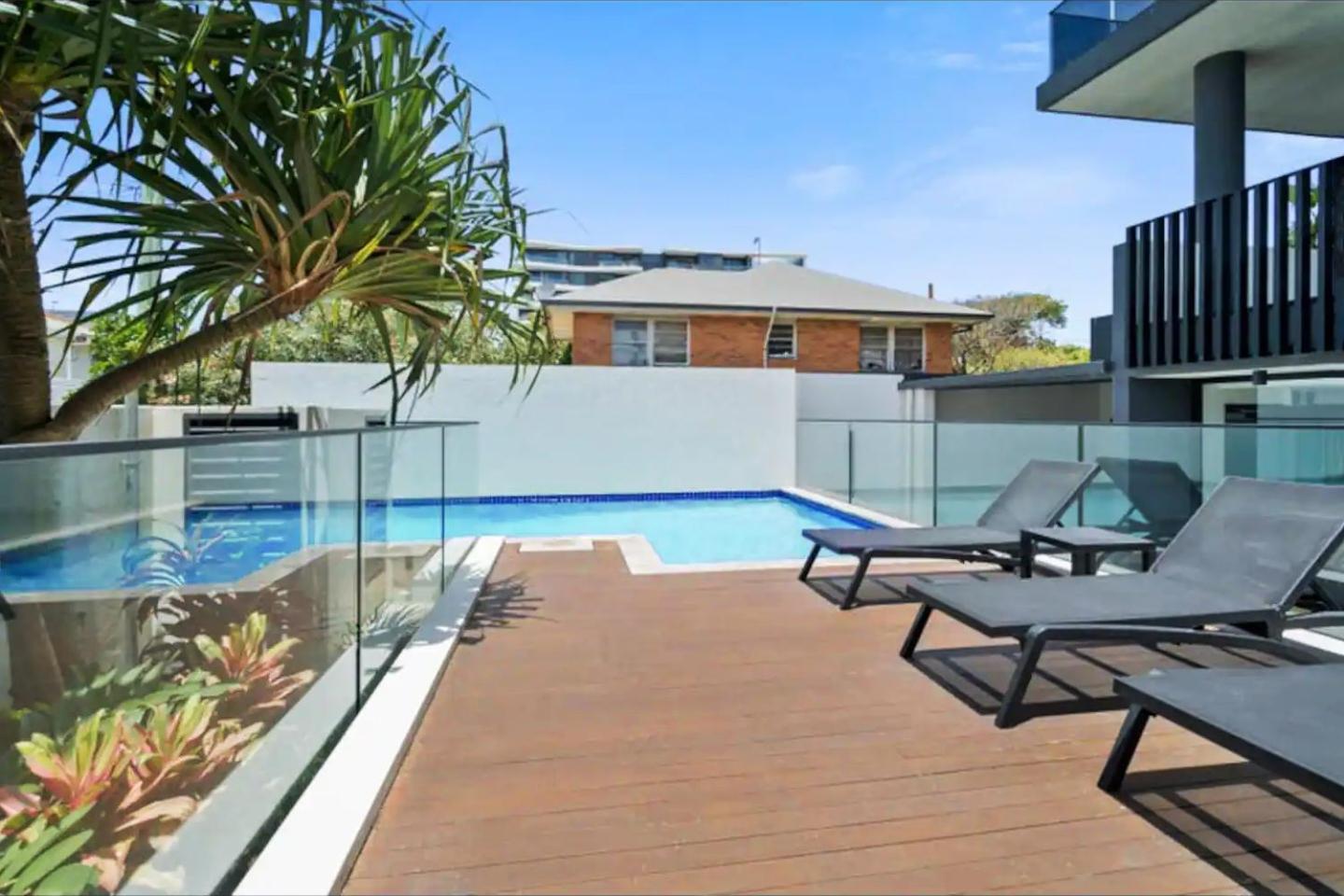 5th Floor Beachside Ocean View with Wi-Fi, Pool and Gym