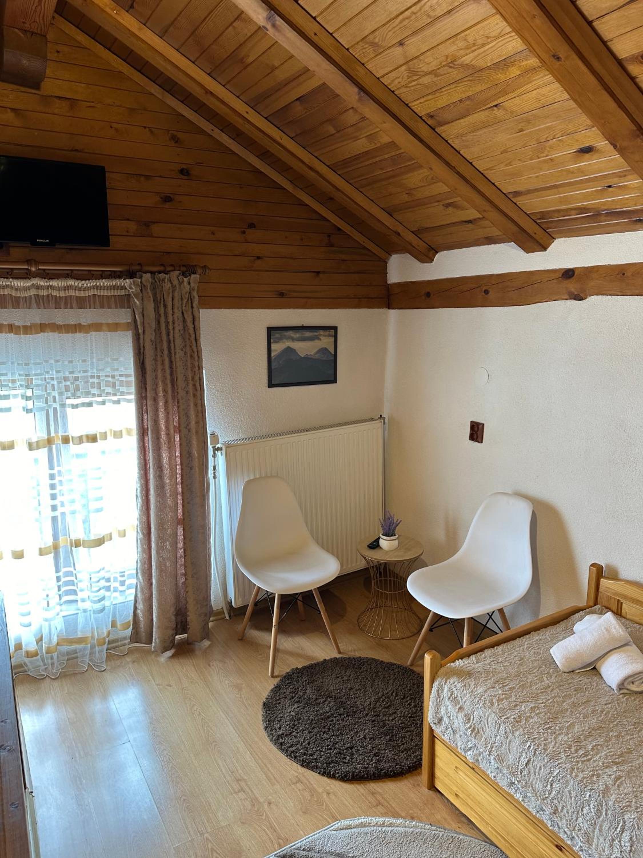 NIKI HOUSE