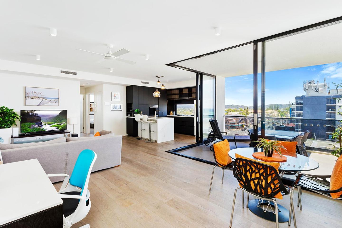 5th Floor Beachside Ocean View with Wi-Fi, Pool and Gym