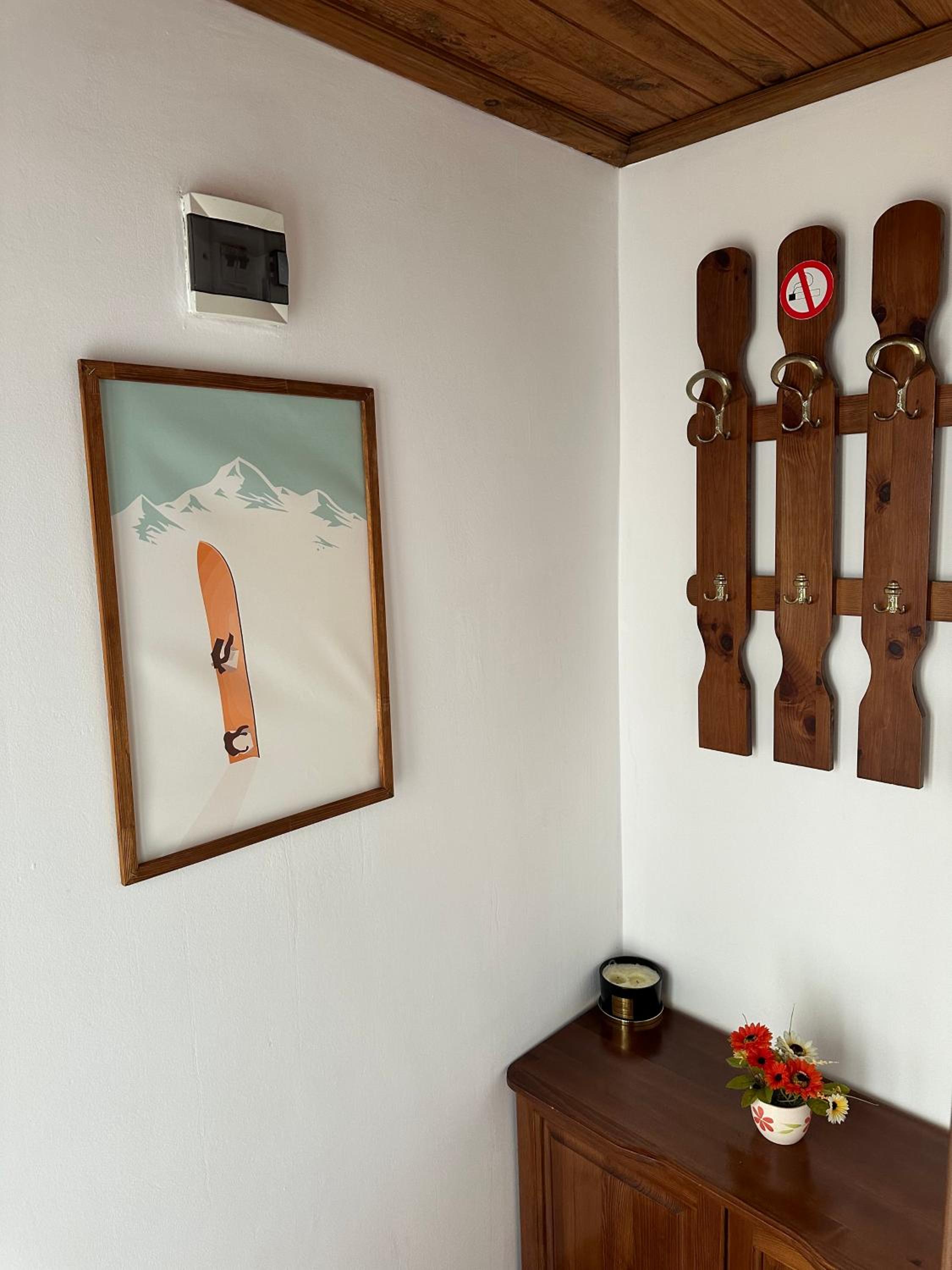 NIKI HOUSE