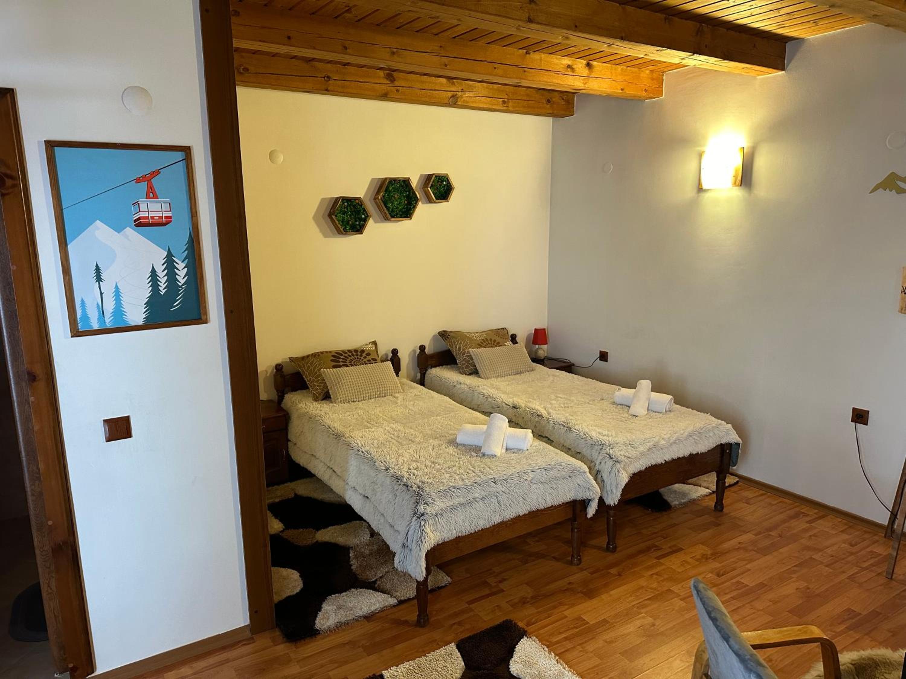 NIKI HOUSE