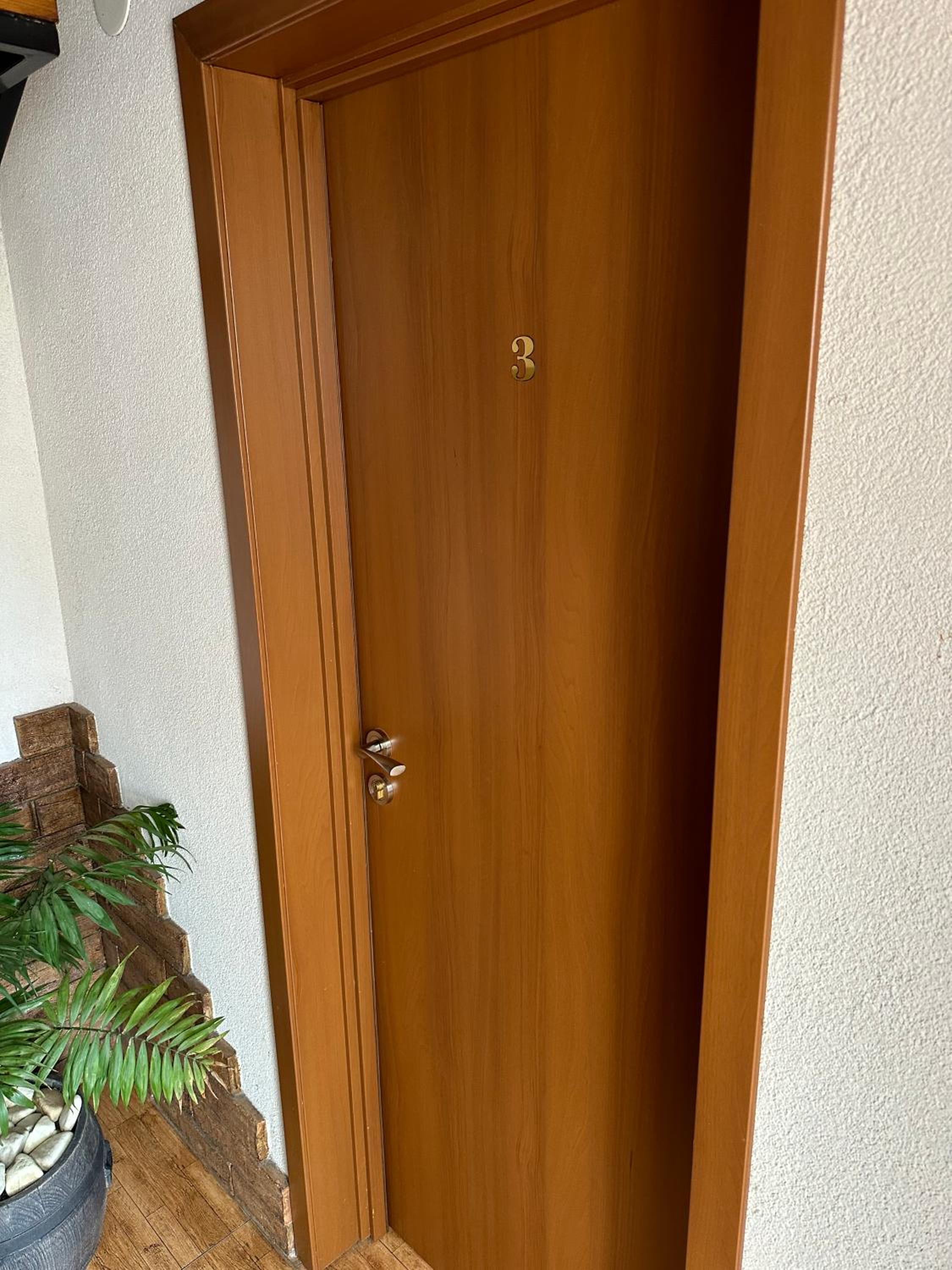 NIKI HOUSE