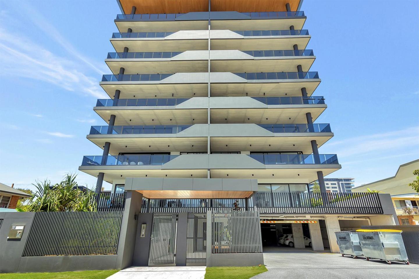 5th Floor Beachside Ocean View with Wi-Fi, Pool and Gym