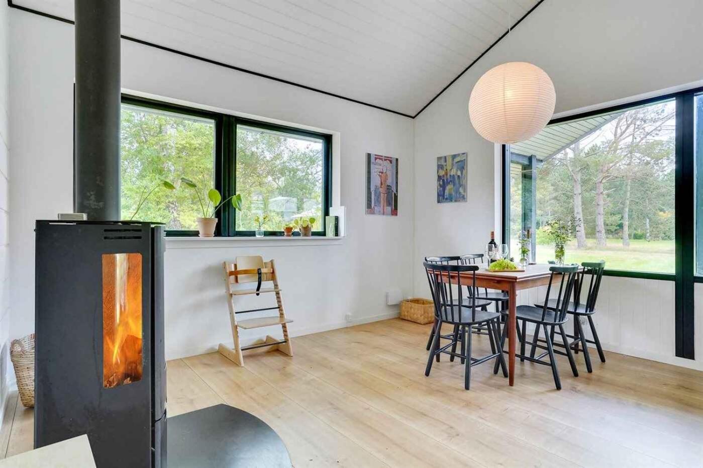 Summer House In An Idyllic Coastal Area view 3
