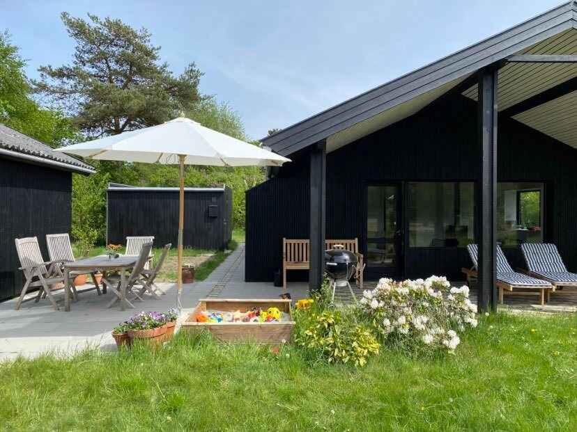 Summer House In An Idyllic Coastal Area view 5