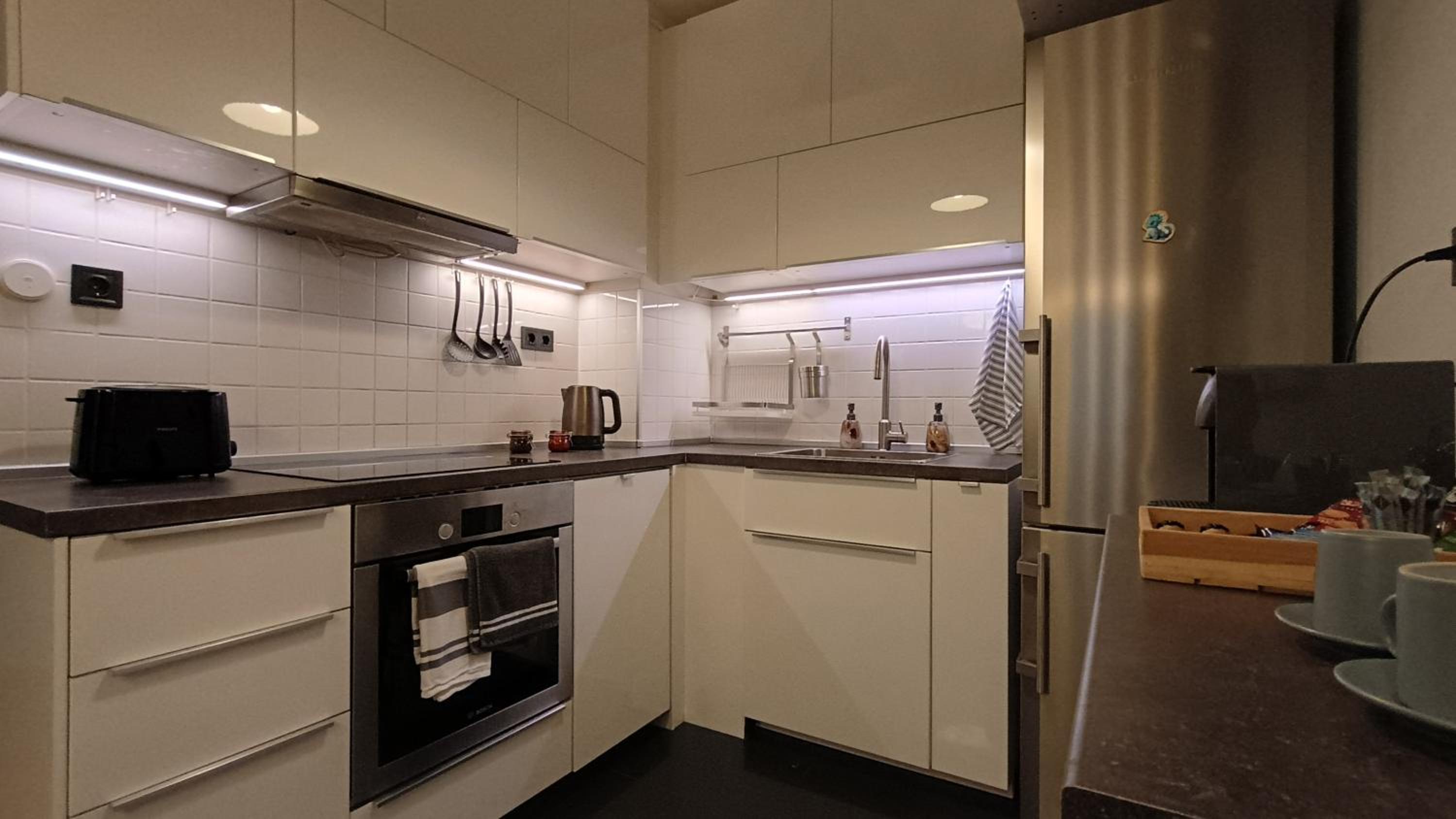 Modern Comfort near Airport, The Mall, TechPark by KeyBox