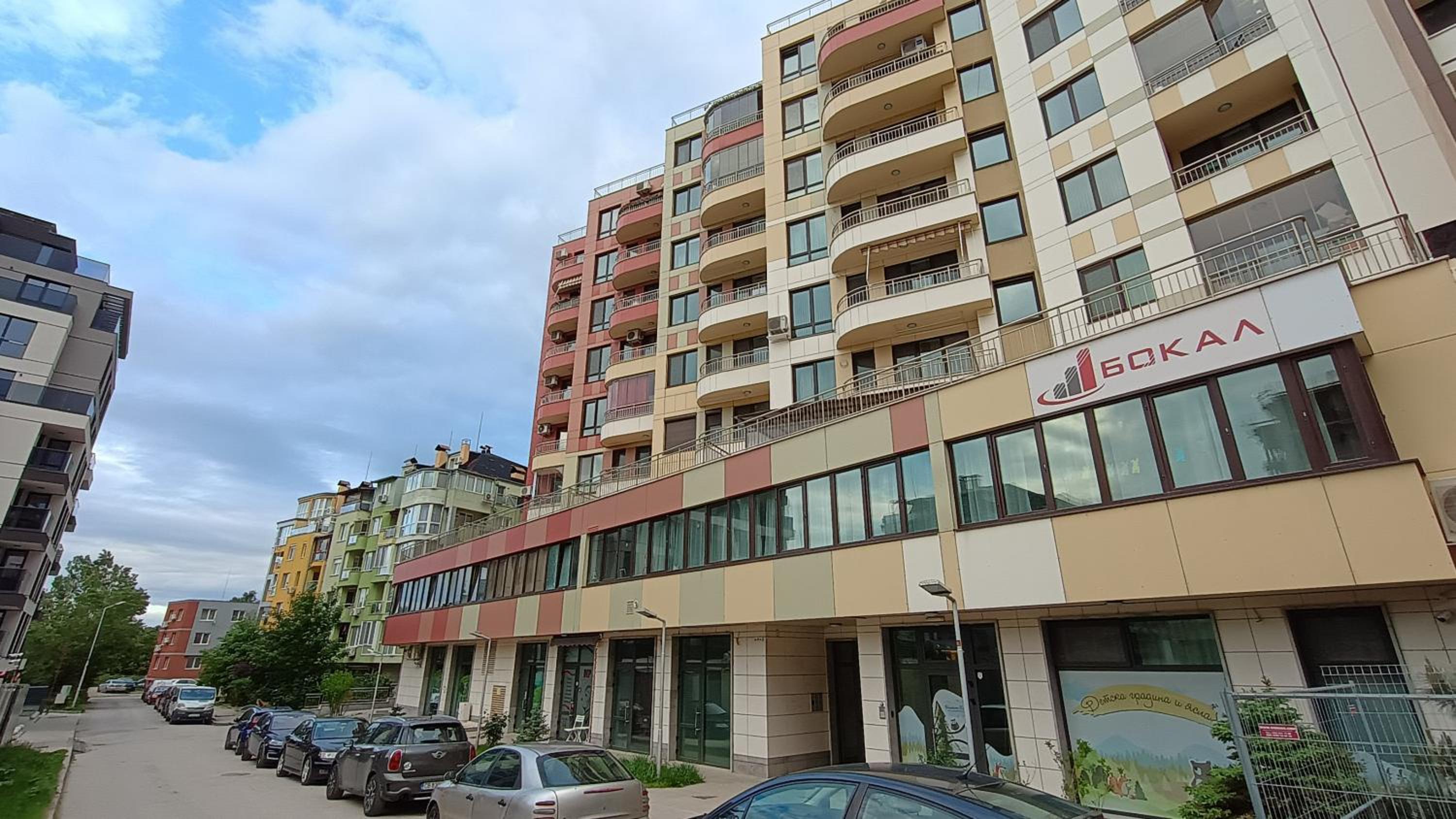 Modern Comfort near Airport, The Mall, TechPark by KeyBox