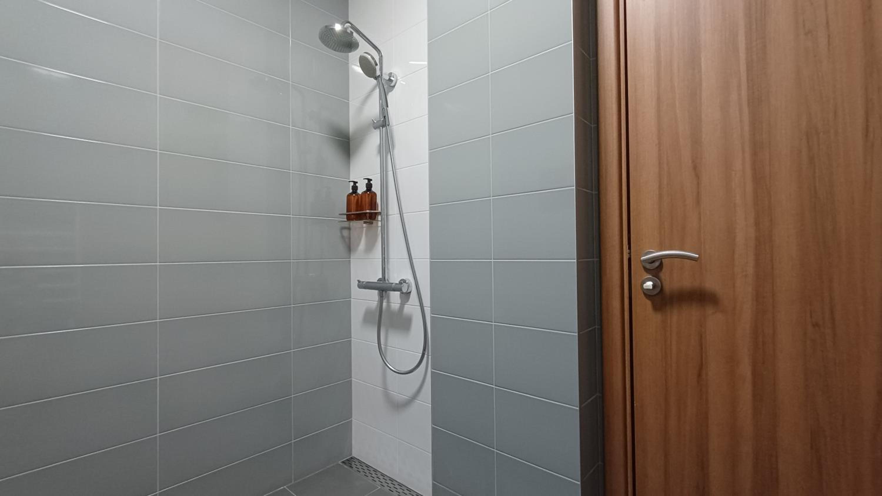 Modern Comfort near Airport, The Mall, TechPark by KeyBox