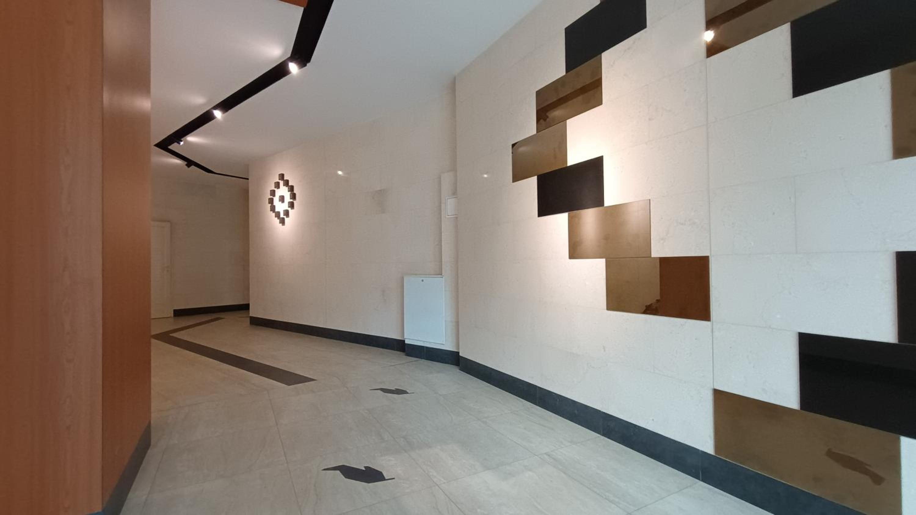 Modern Comfort near Airport, The Mall, TechPark by KeyBox