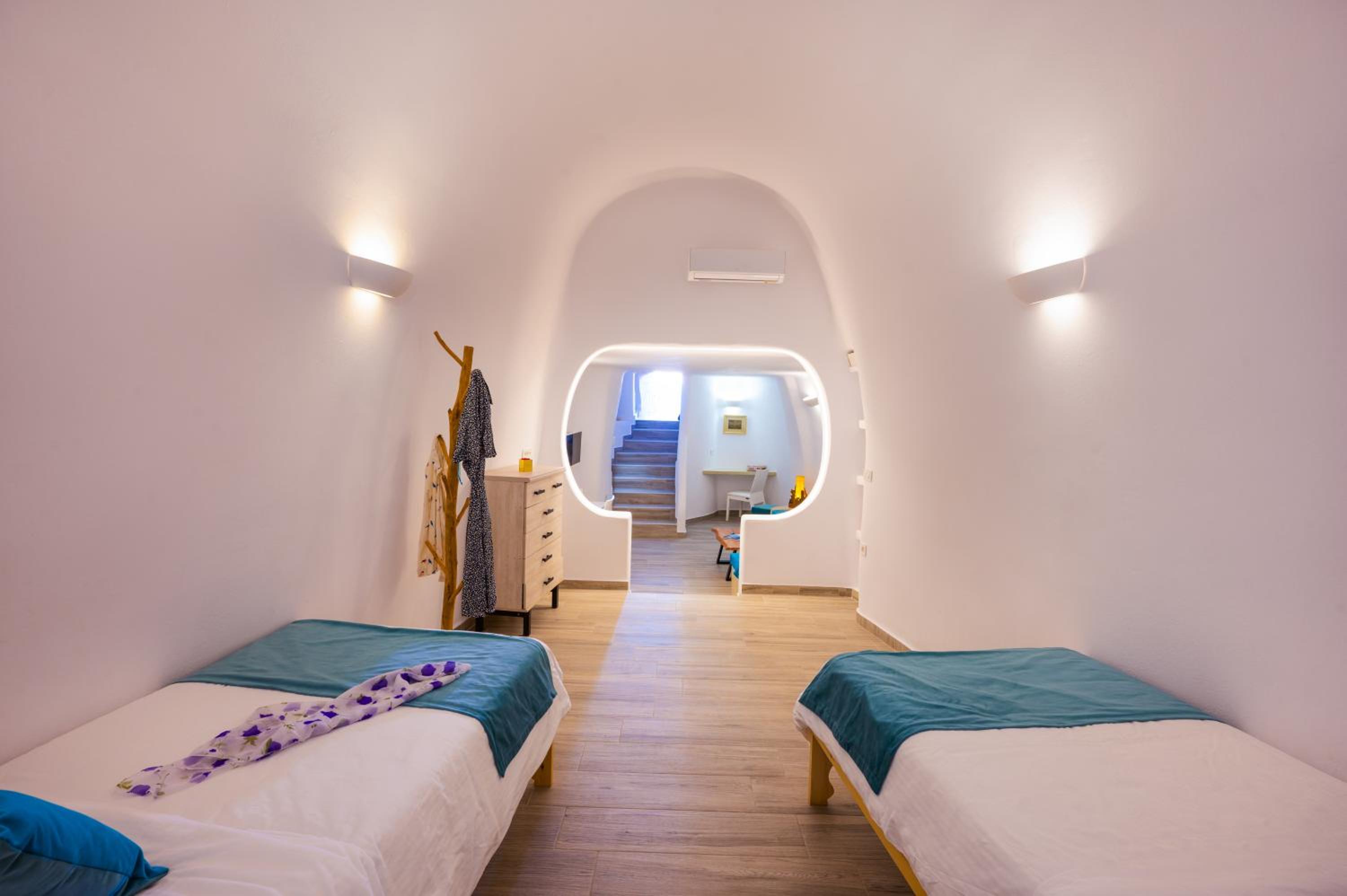 Vivid Caves 2 Bedroom Cavehouse view 5