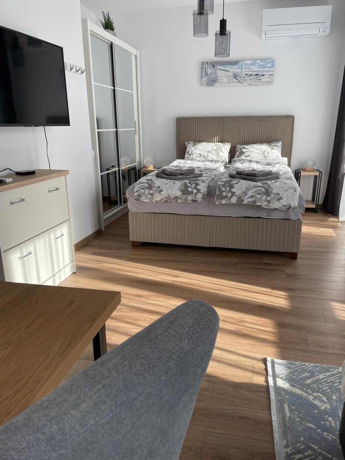 SUNNY STUDIO AZUR