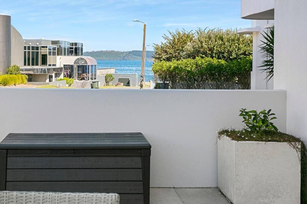 Waimahana - Luxury By The Lake view 2
