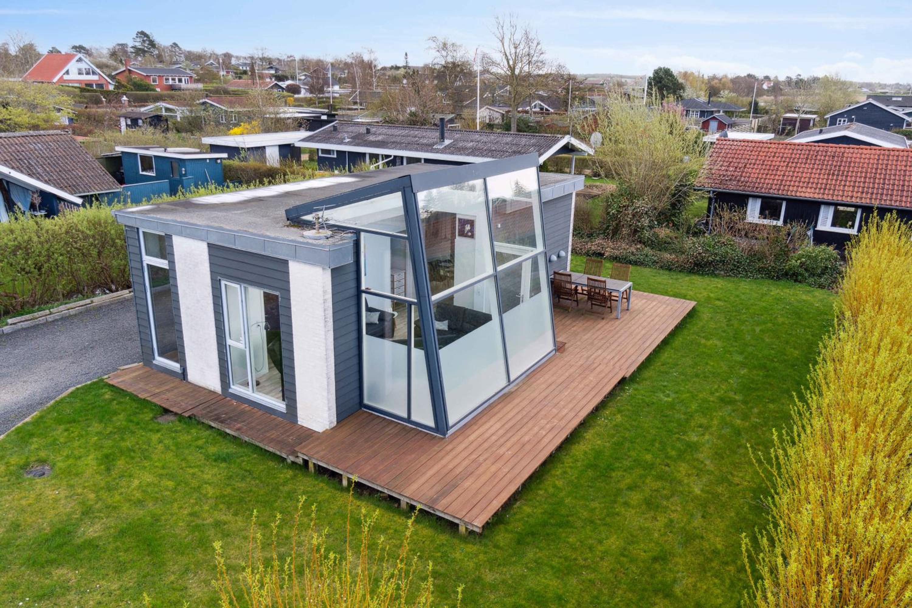Modern Summer House With Fantastic Skylight