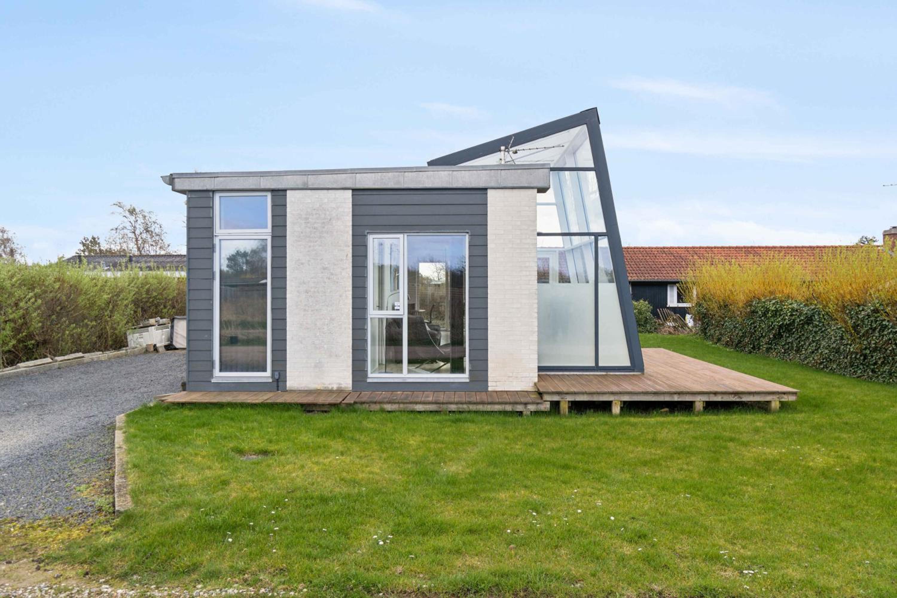 Modern Summer House With Fantastic Skylight