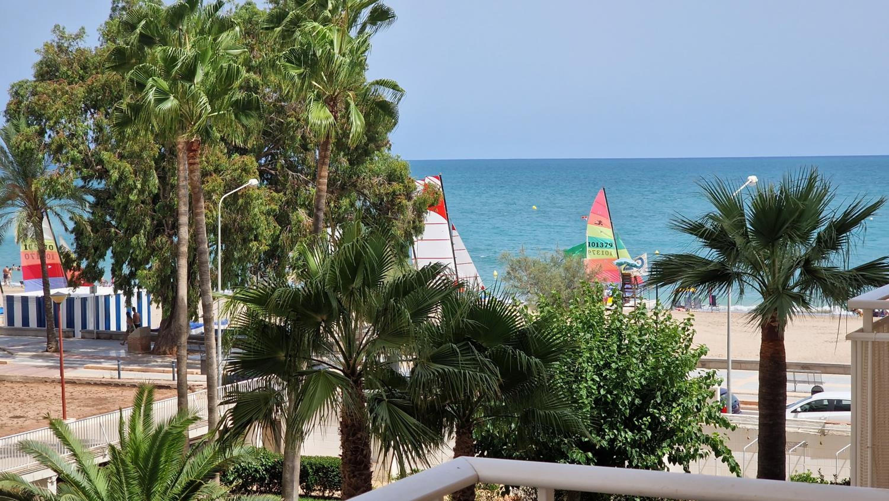 Perfect direct beach access