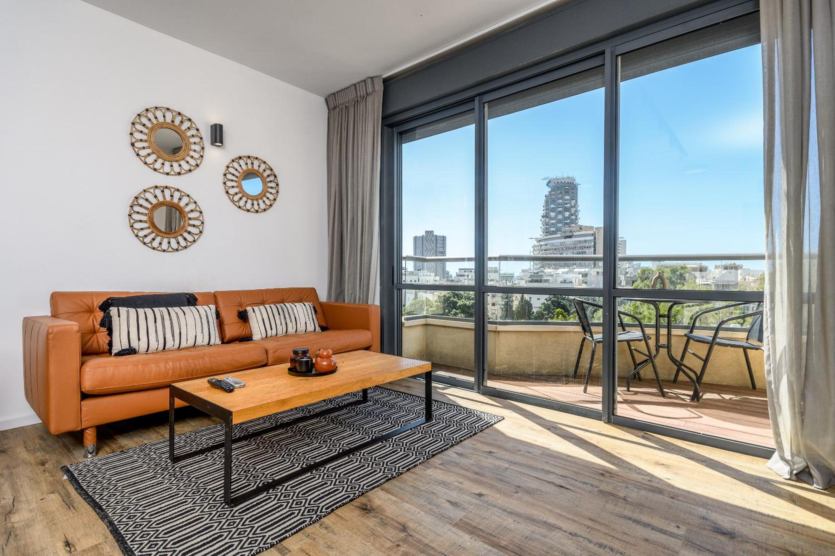 Modern & Sunny 1 BDR w balcony and parking view 2