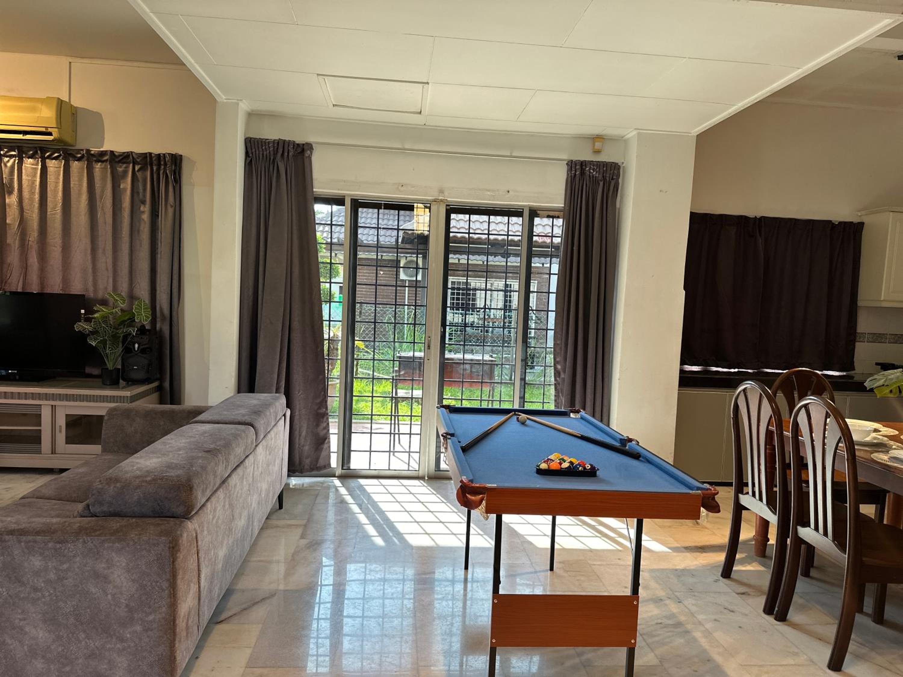 Cozy Bungalow with pool at PD Villa by Elite Stay photo 7