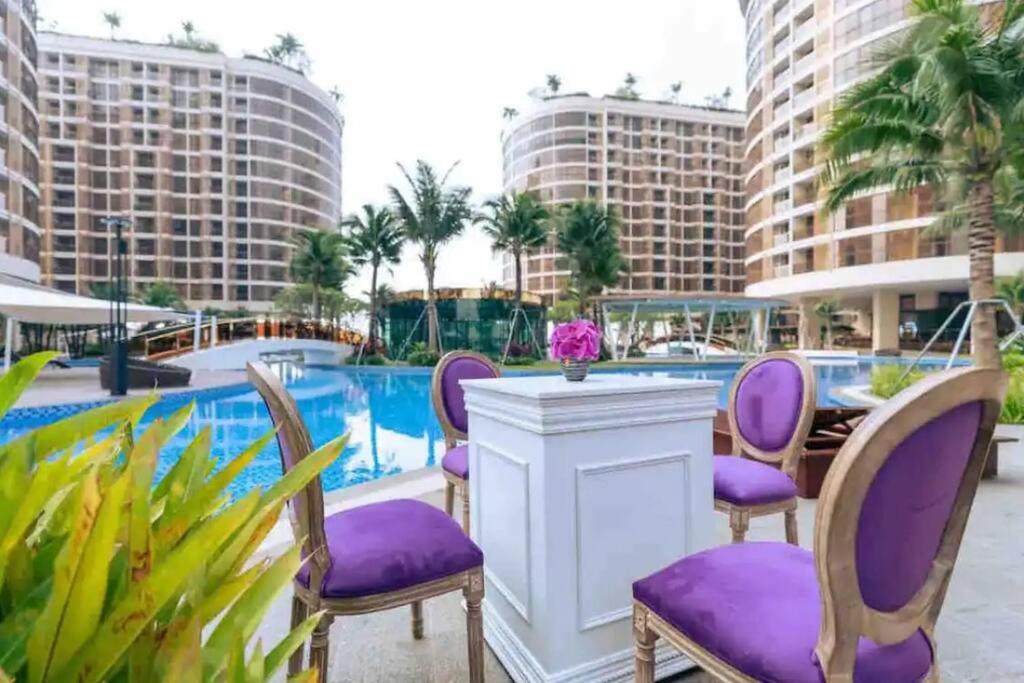 Private and Stylish Retreat Haven - Luxurious Pool and Gym by SYM B633 view 2