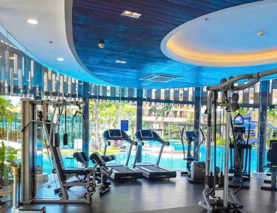 Private and Stylish Retreat Haven - Luxurious Pool and Gym by SYM B633 view 3