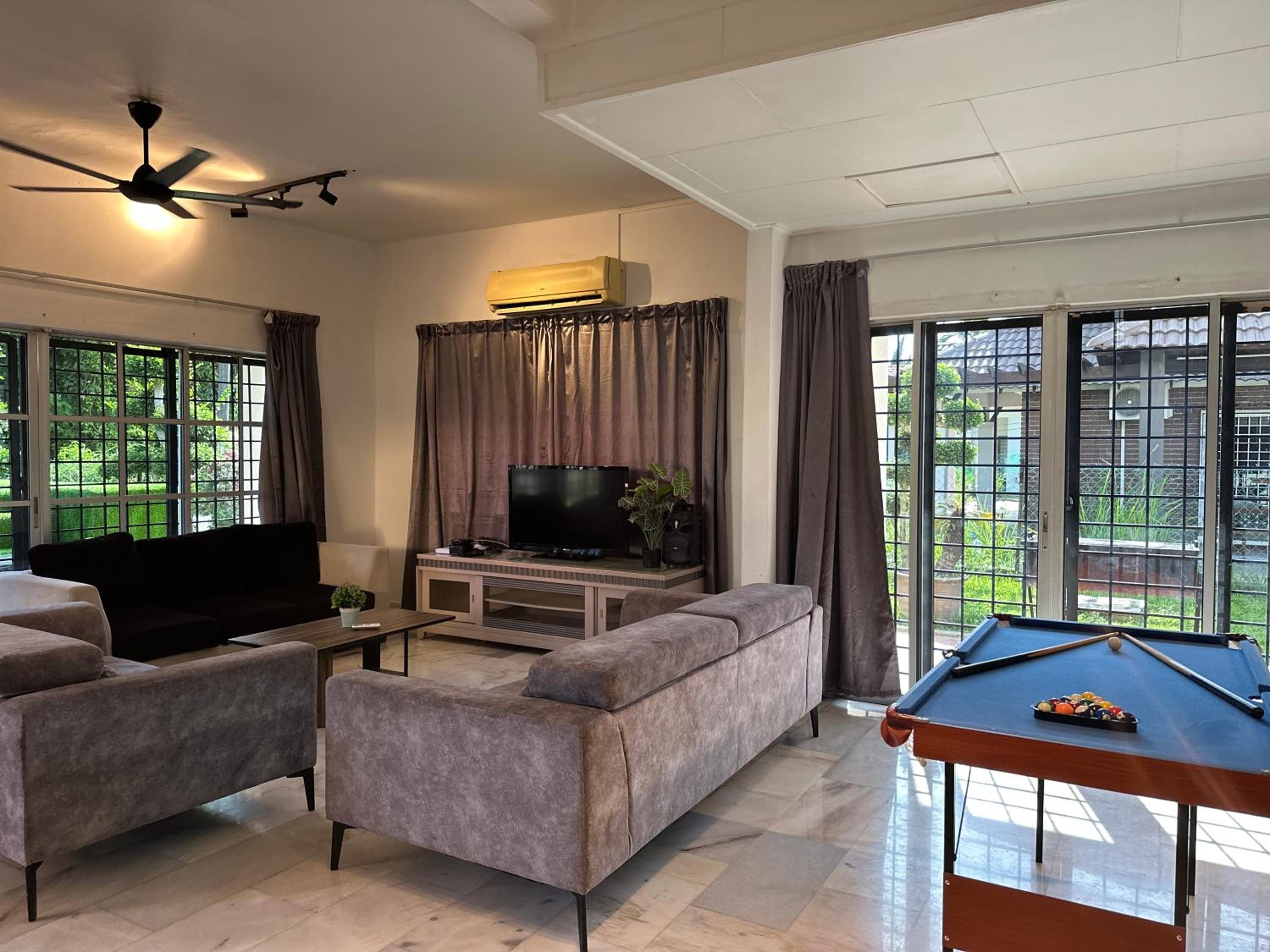 Cozy Bungalow with pool at PD Villa by Elite Stay photo 4