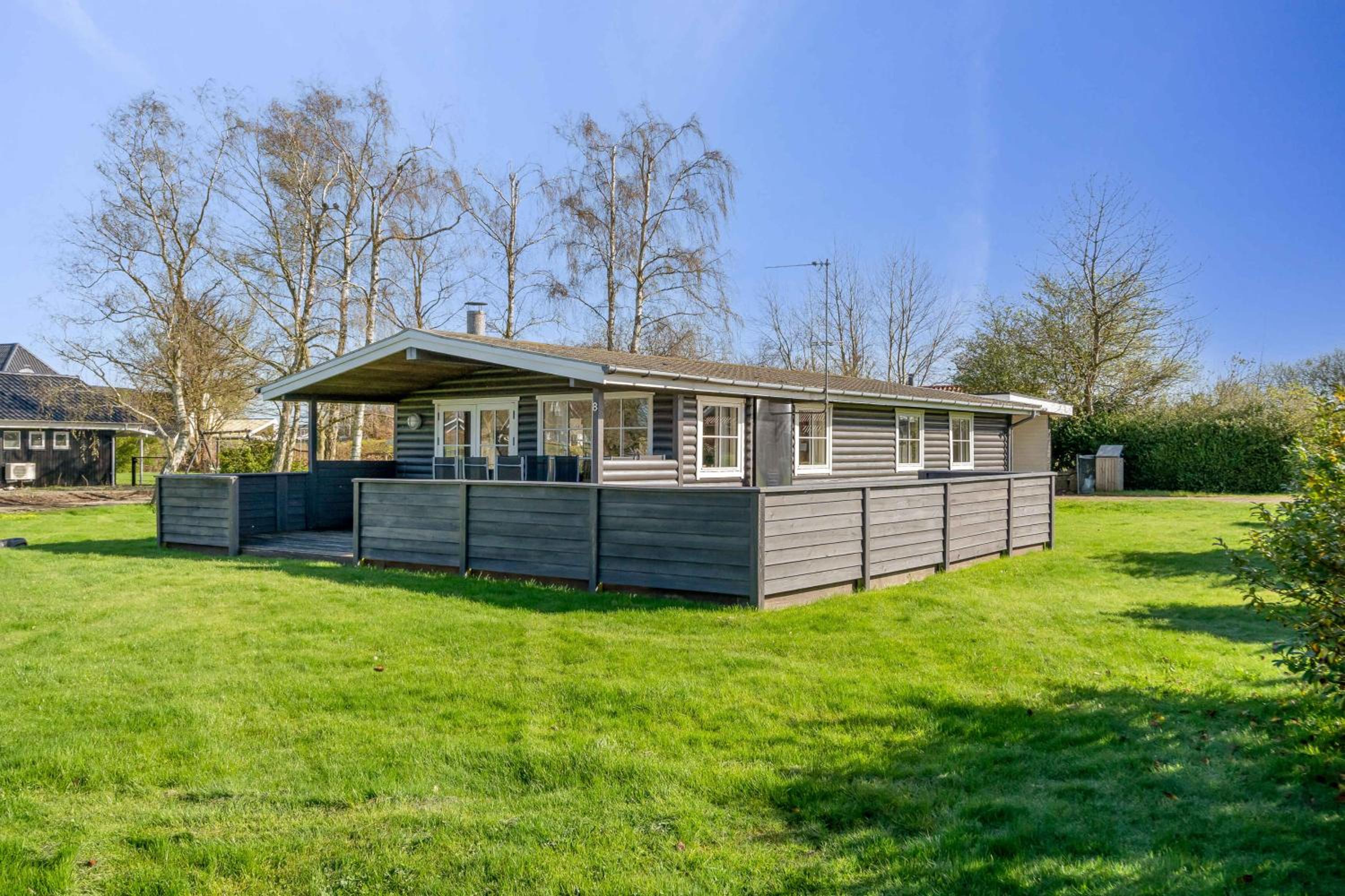 Lovely Cottage Within Walking Distance To The Sea