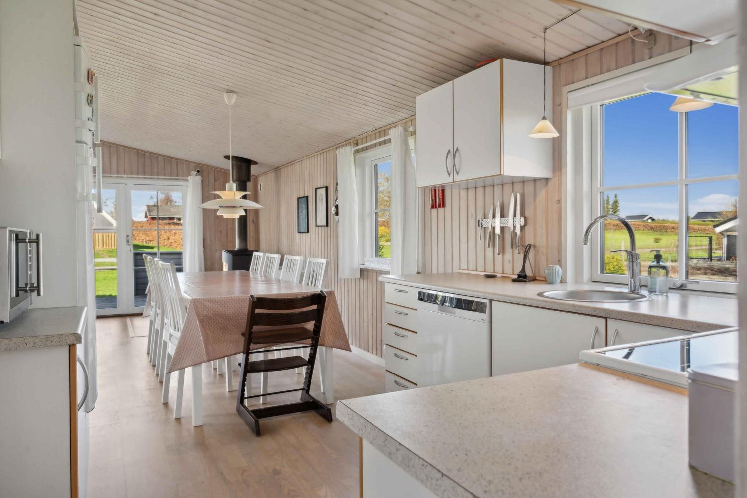 Lovely Cottage Within Walking Distance To The Sea