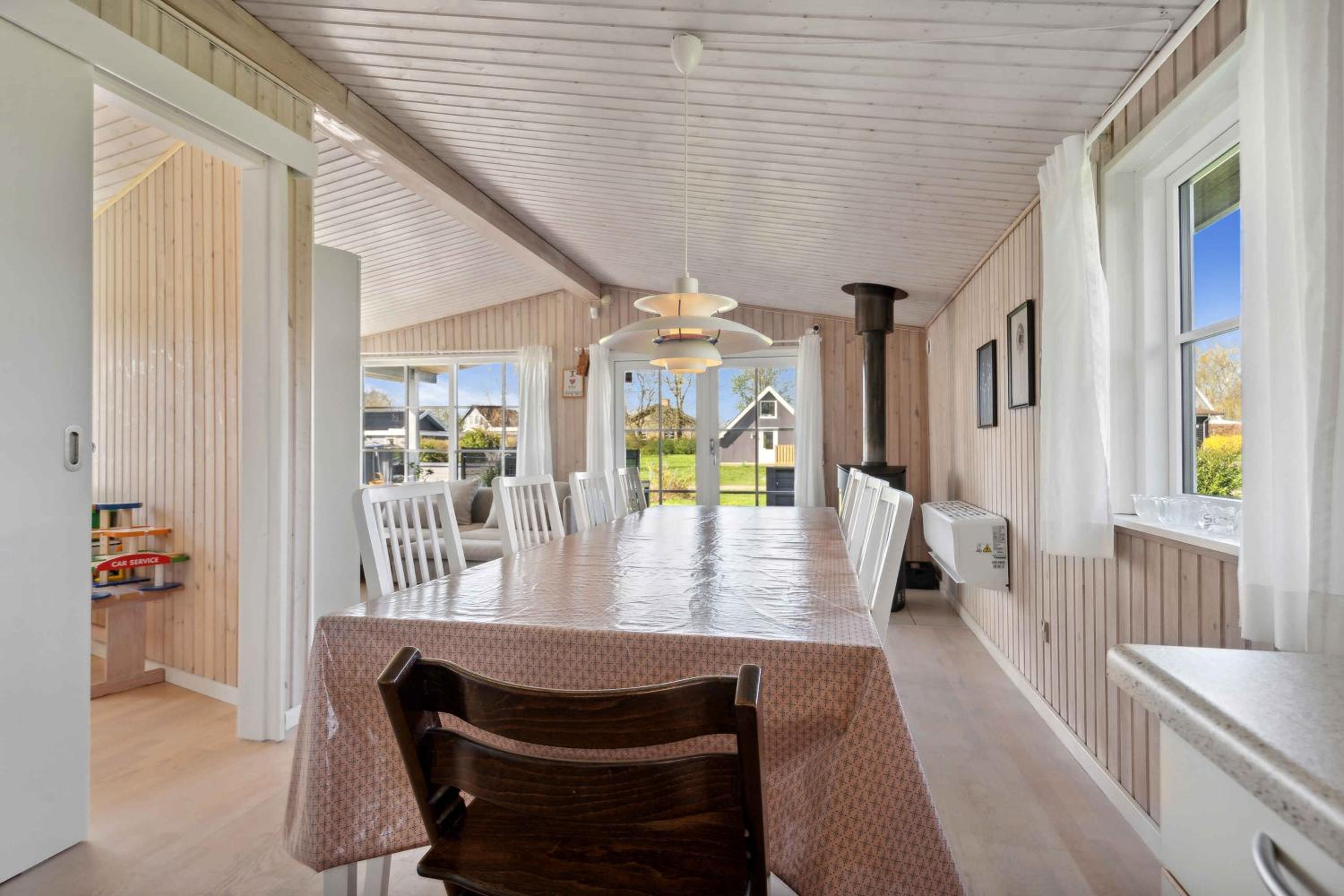 Lovely Cottage Within Walking Distance To The Sea