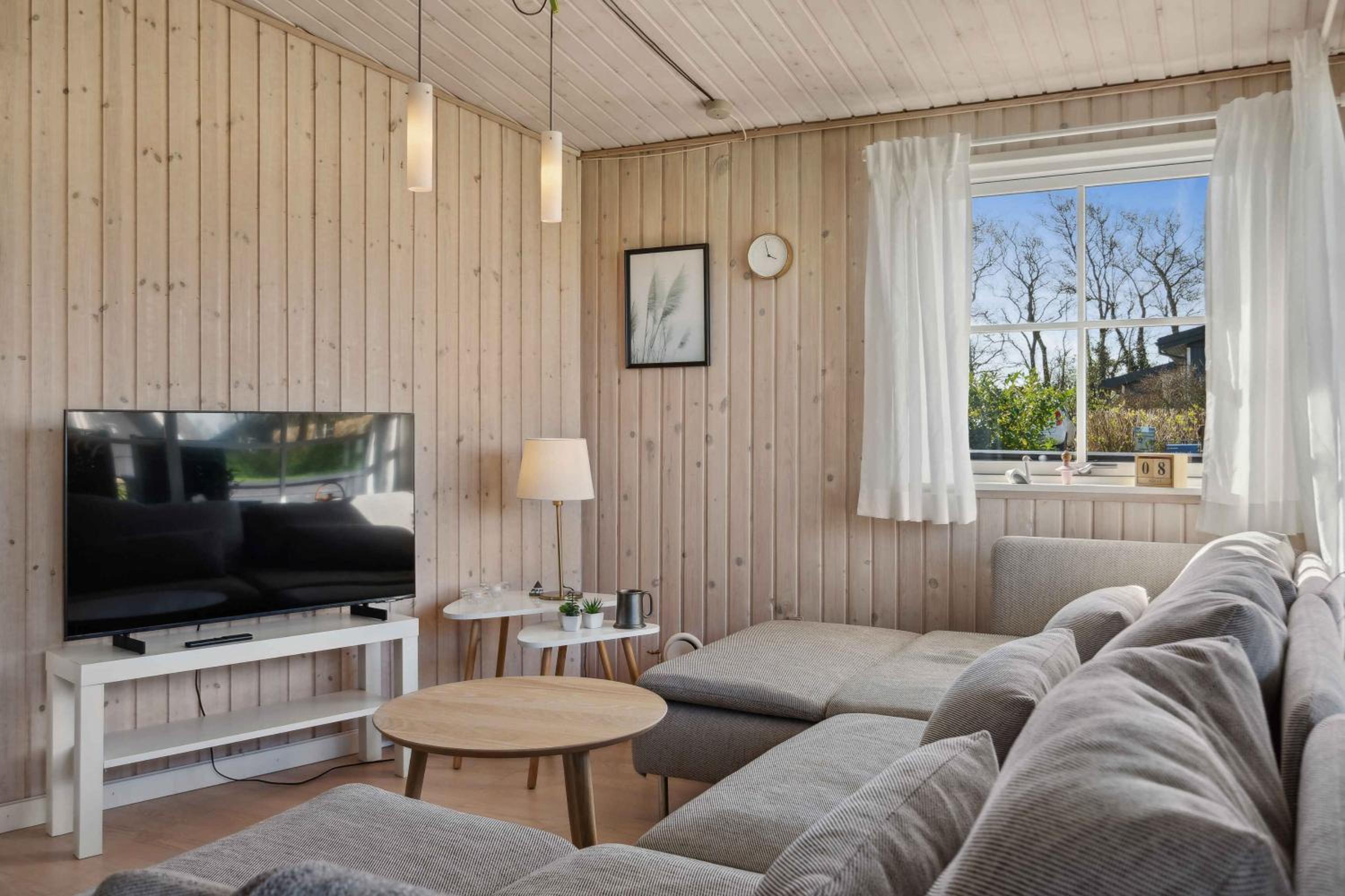 Lovely Cottage Within Walking Distance To The Sea