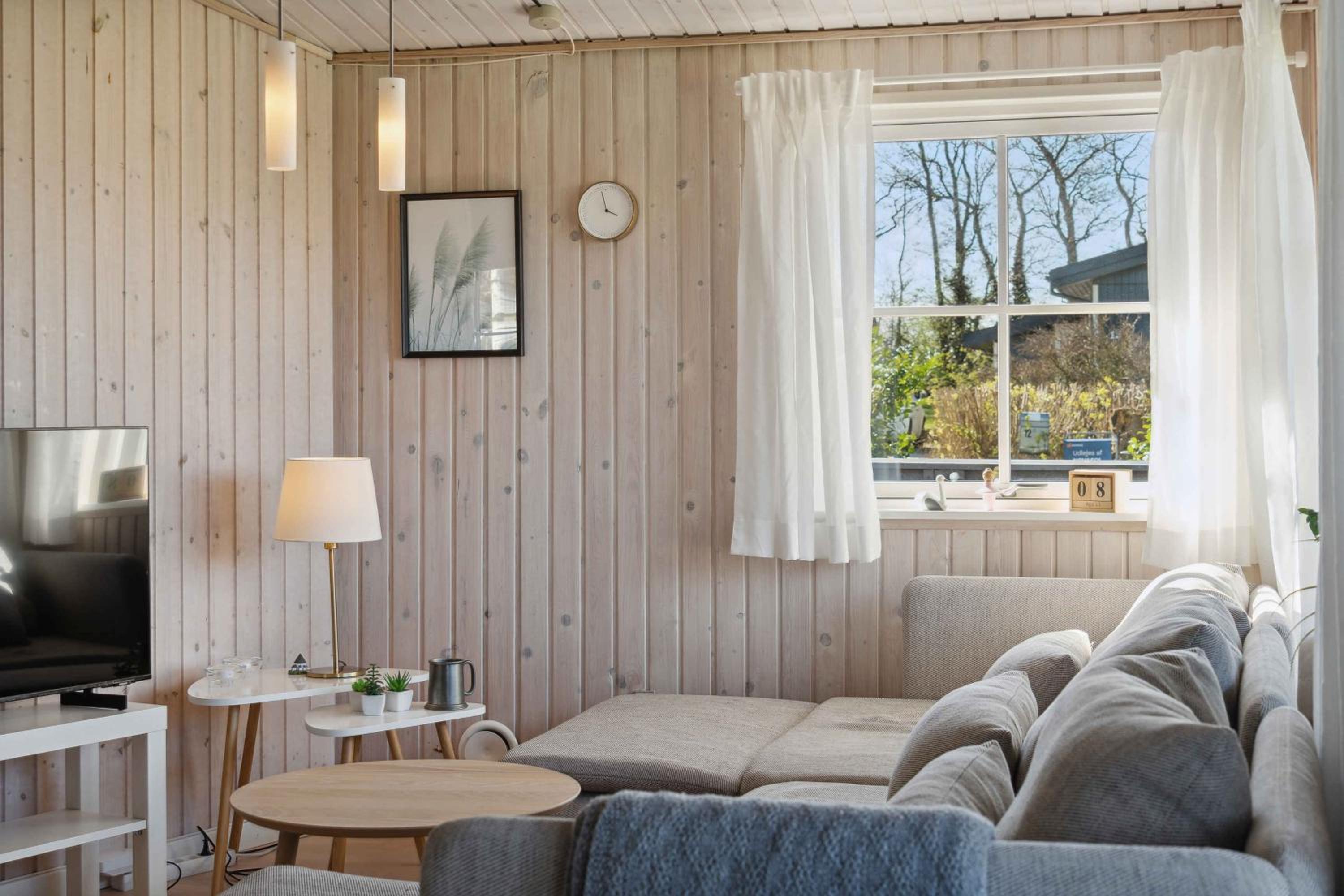 Lovely Cottage Within Walking Distance To The Sea