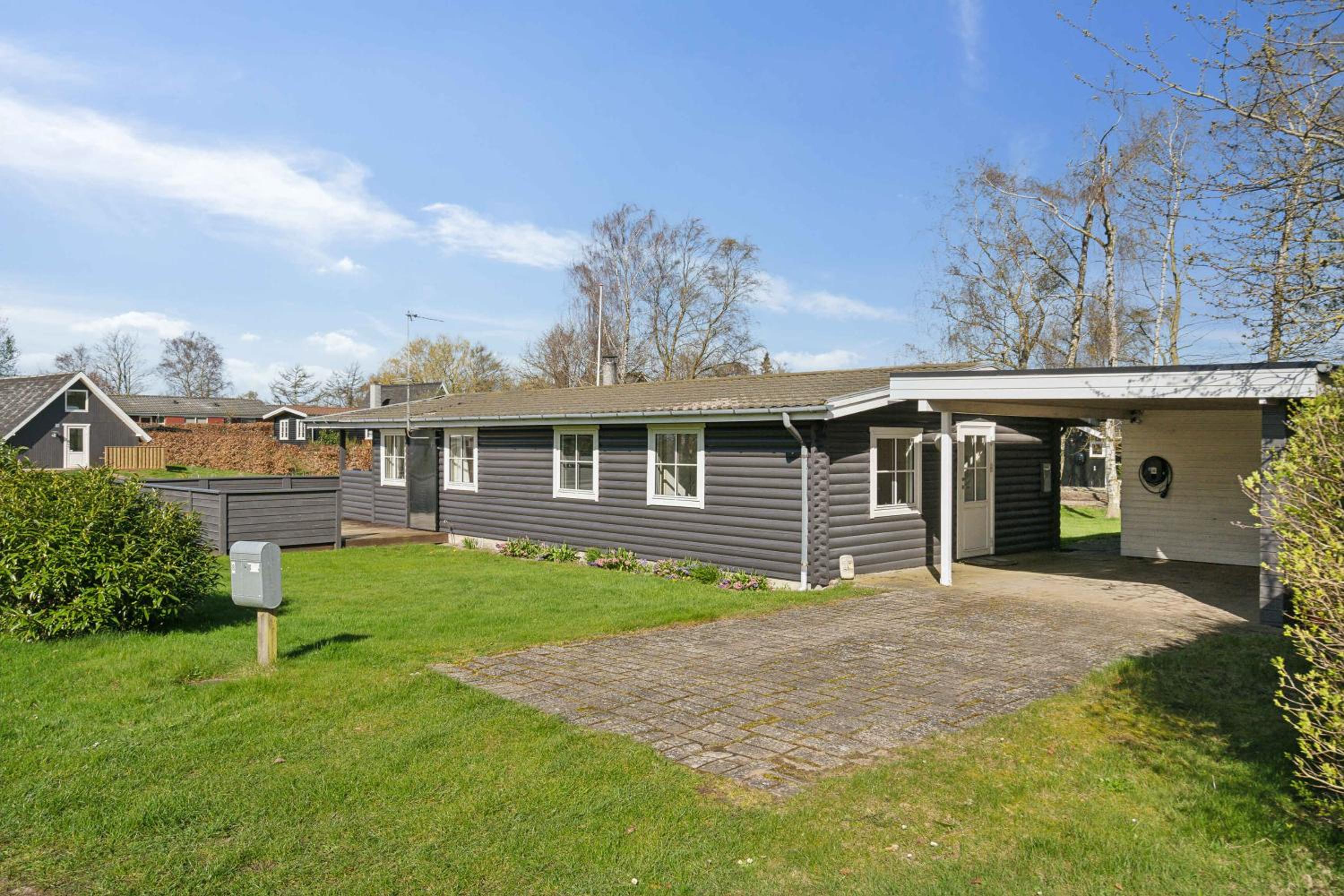 Lovely Cottage Within Walking Distance To The Sea
