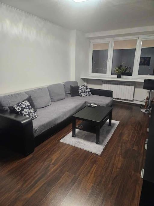 1-bedroom apartment on the 5th floor without lift, 8-min trainride from old town view 5