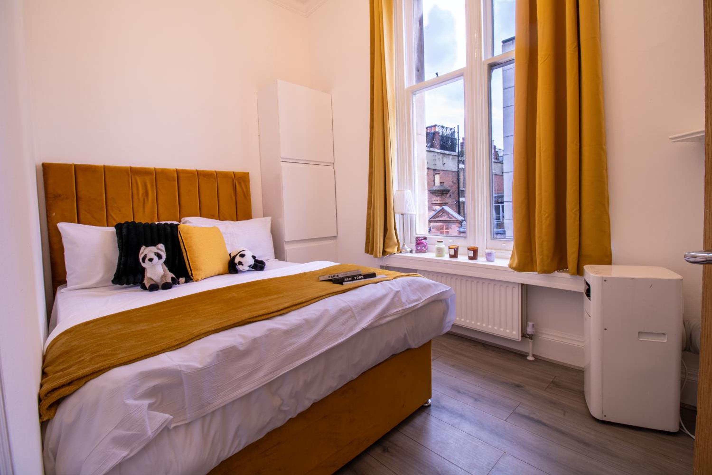Luxurious Apartments on Oxford Street