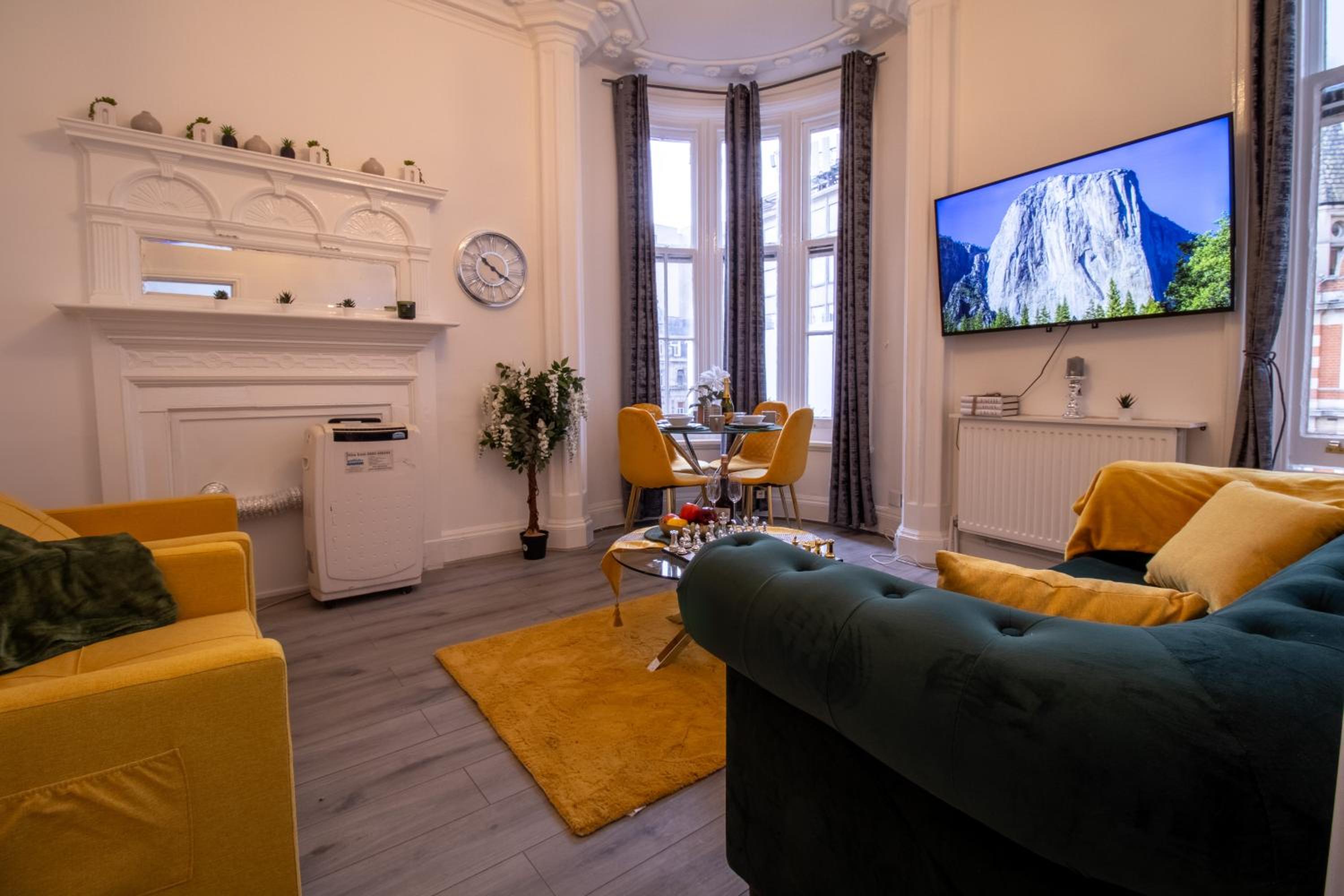 Luxurious Apartments on Oxford Street